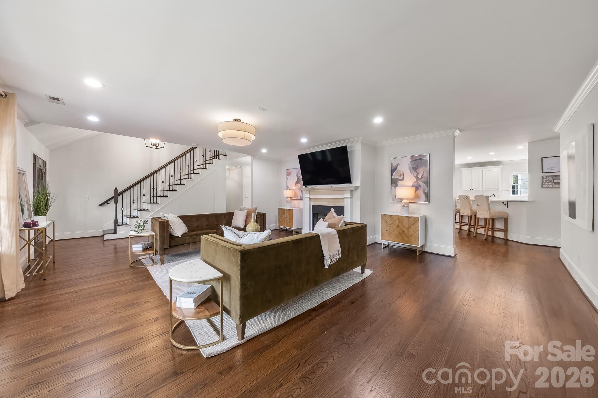 1121 S Wendover Road