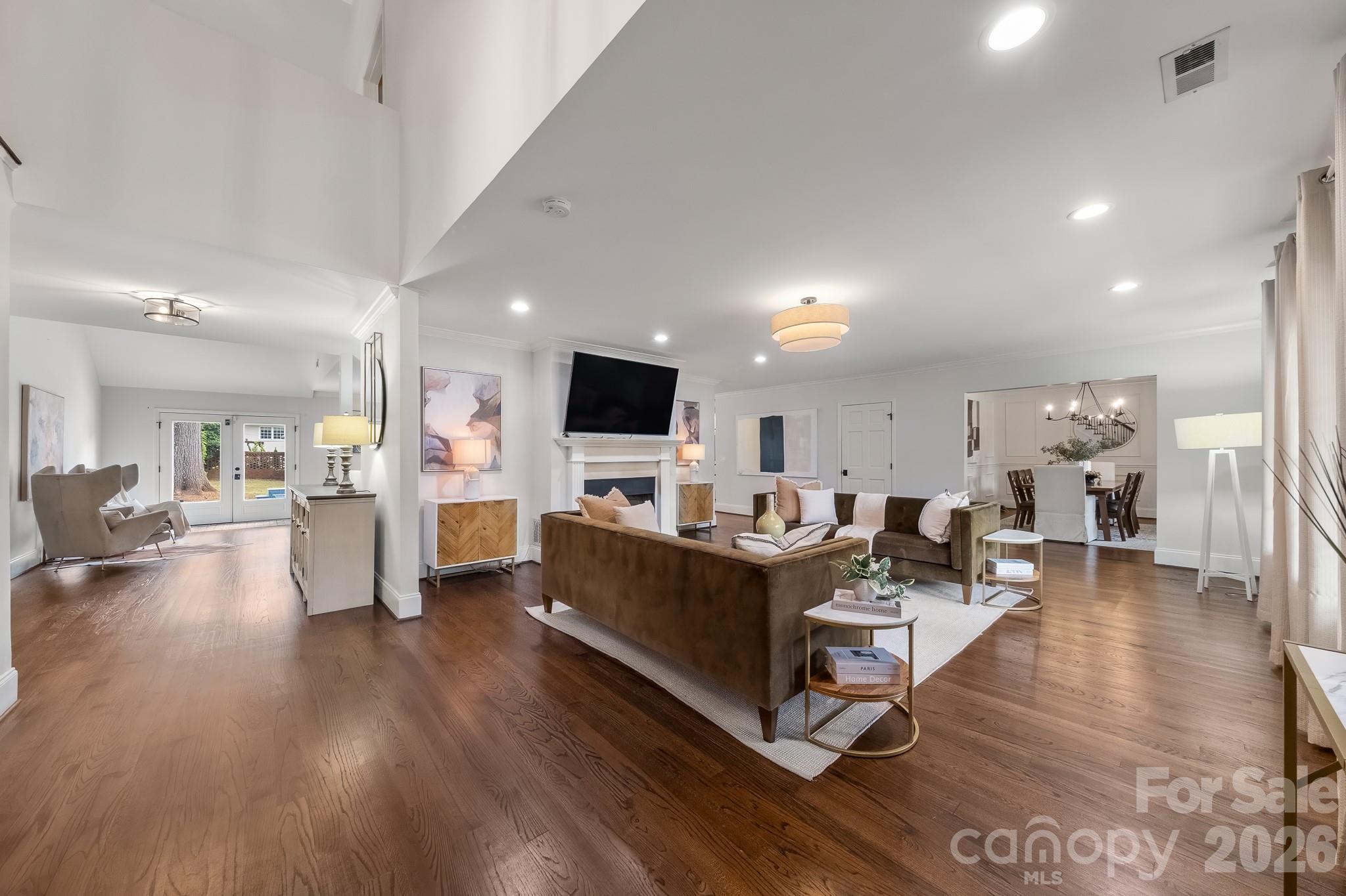 1121 S Wendover Road