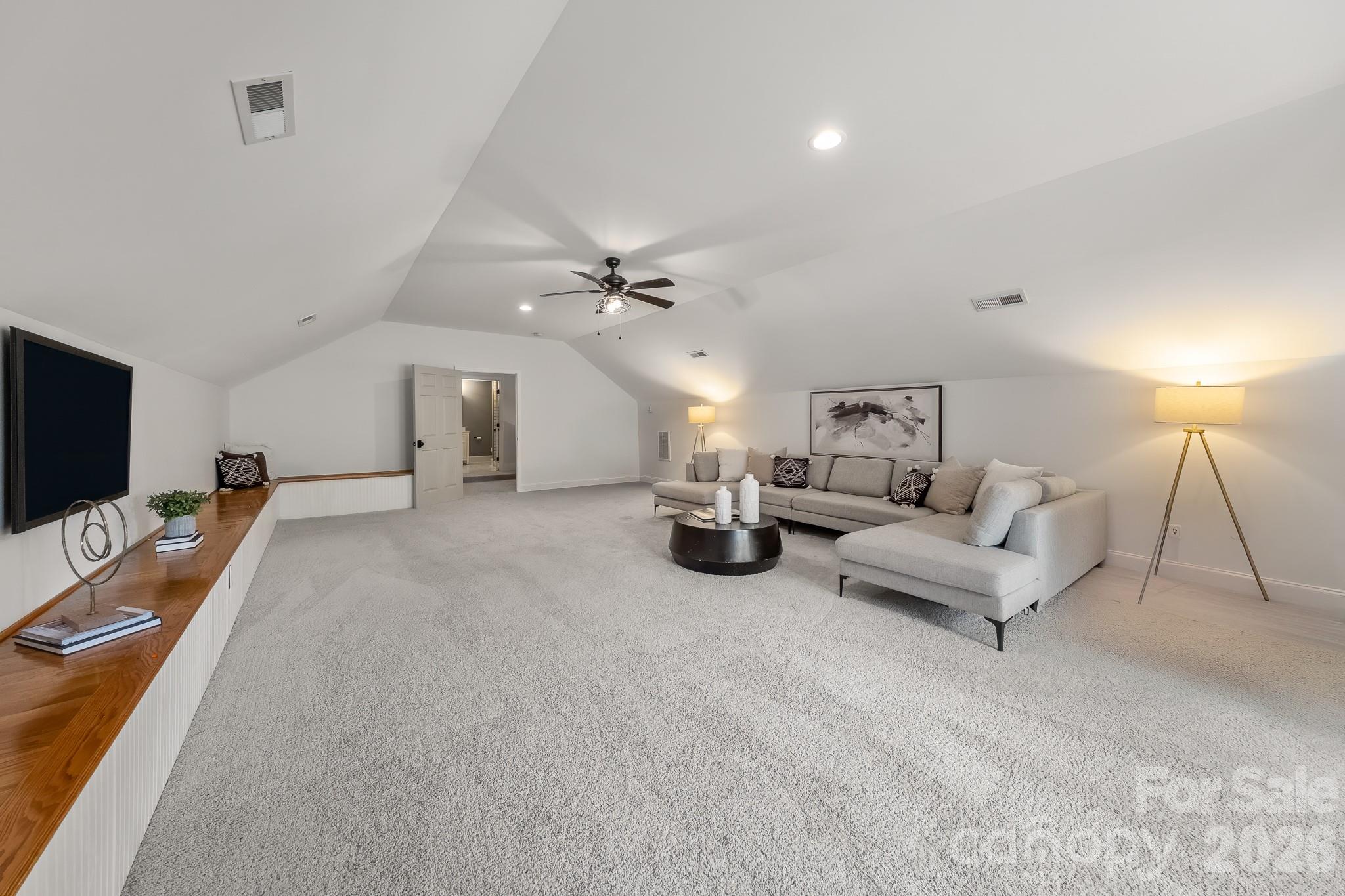 1121 S Wendover Road