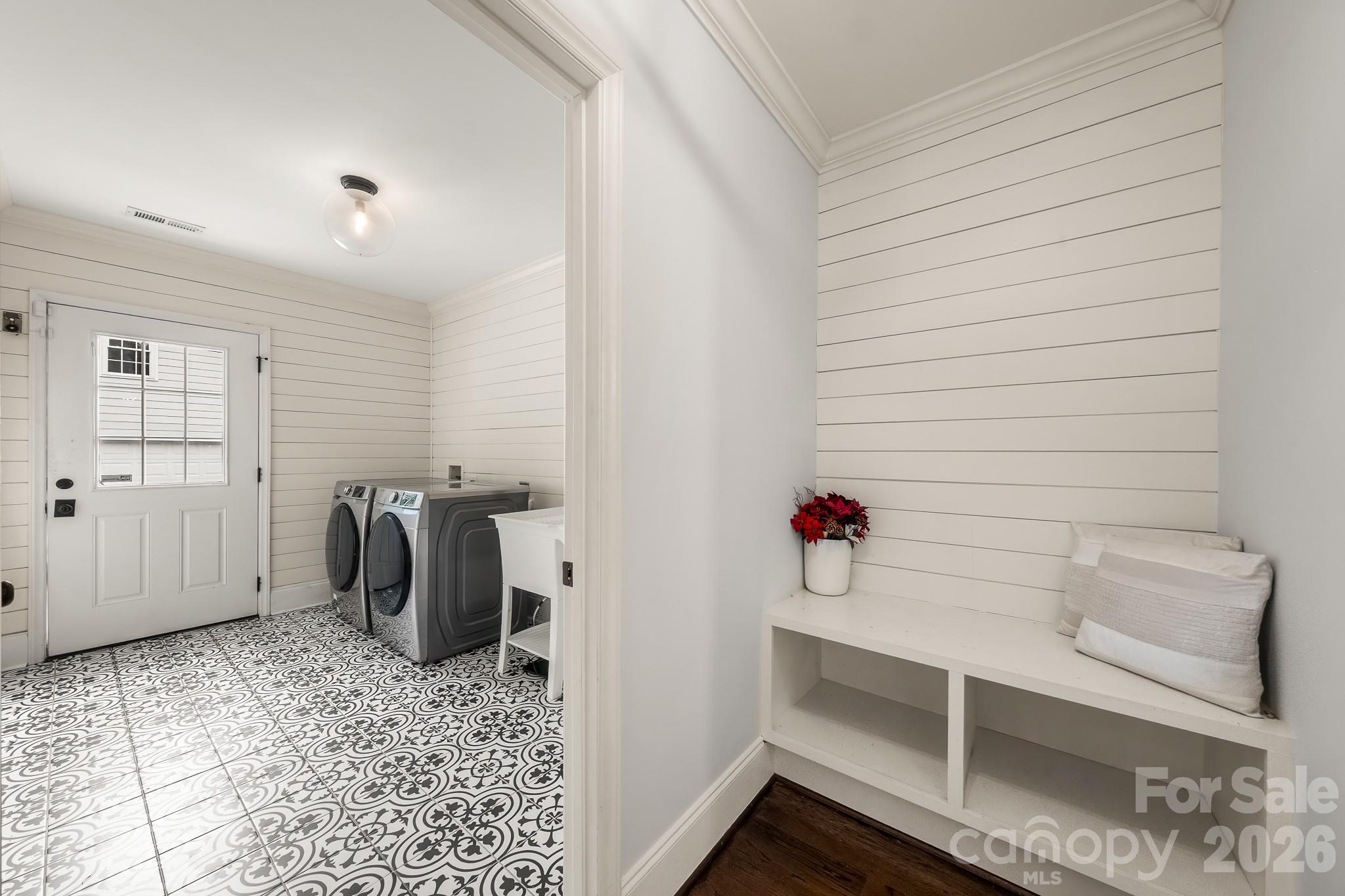 1121 S Wendover Road