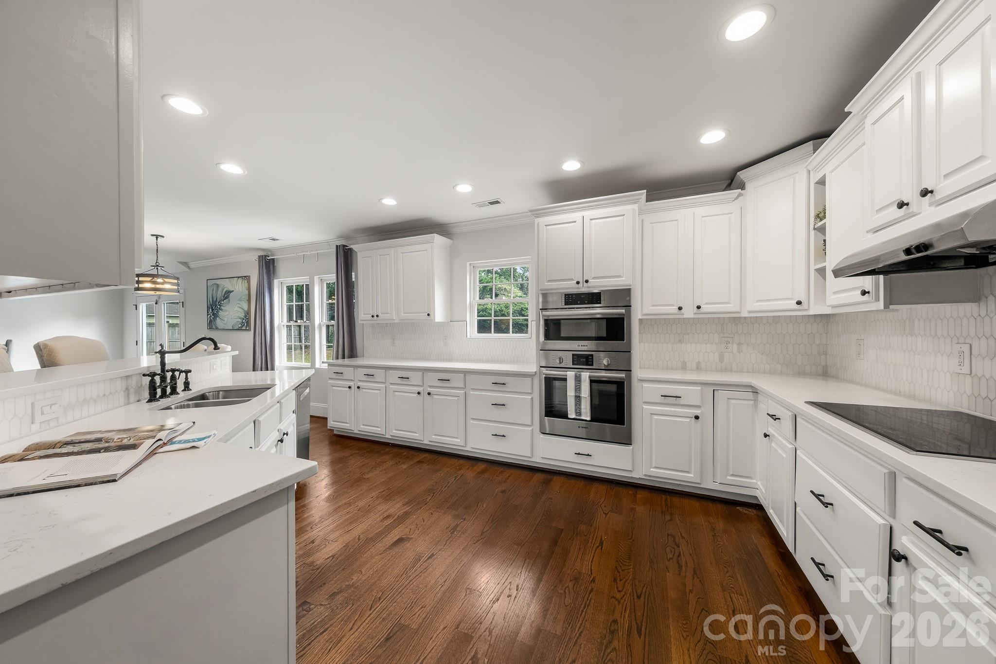 1121 S Wendover Road