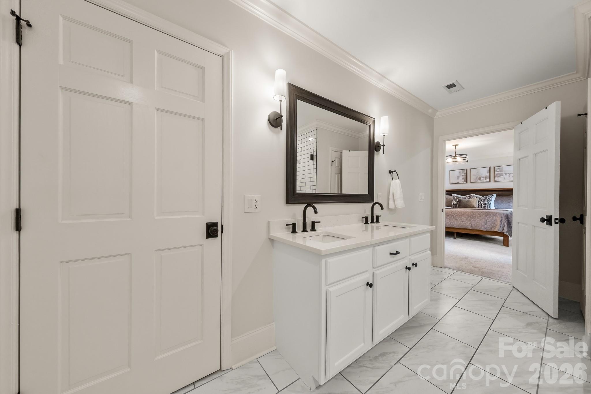 1121 S Wendover Road