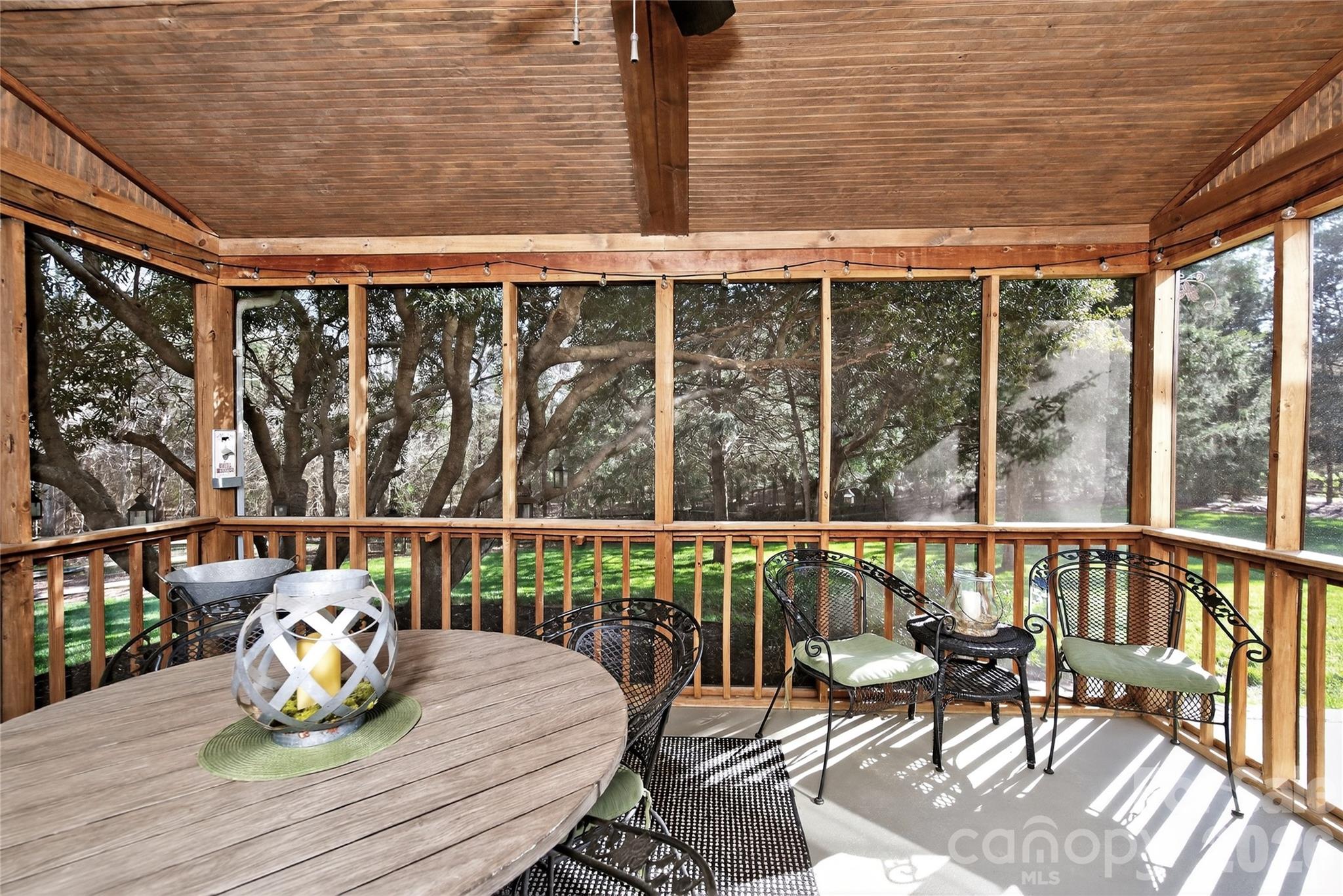 902 Applegate Parkway