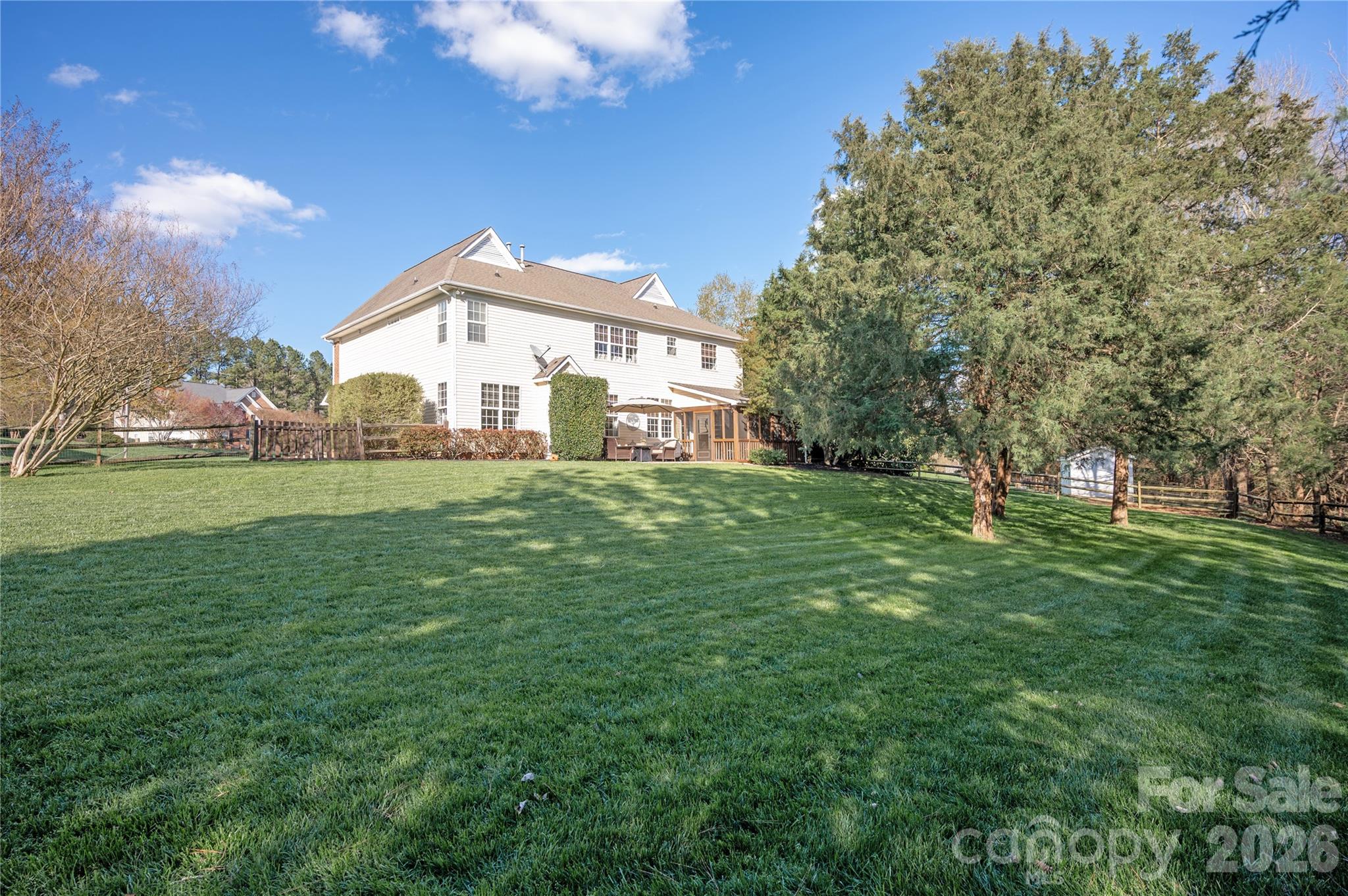 902 Applegate Parkway