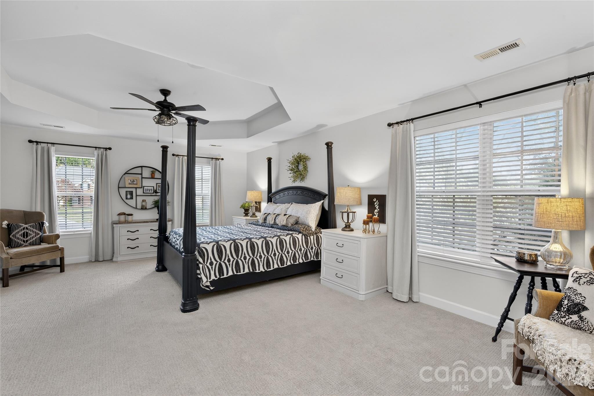 902 Applegate Parkway