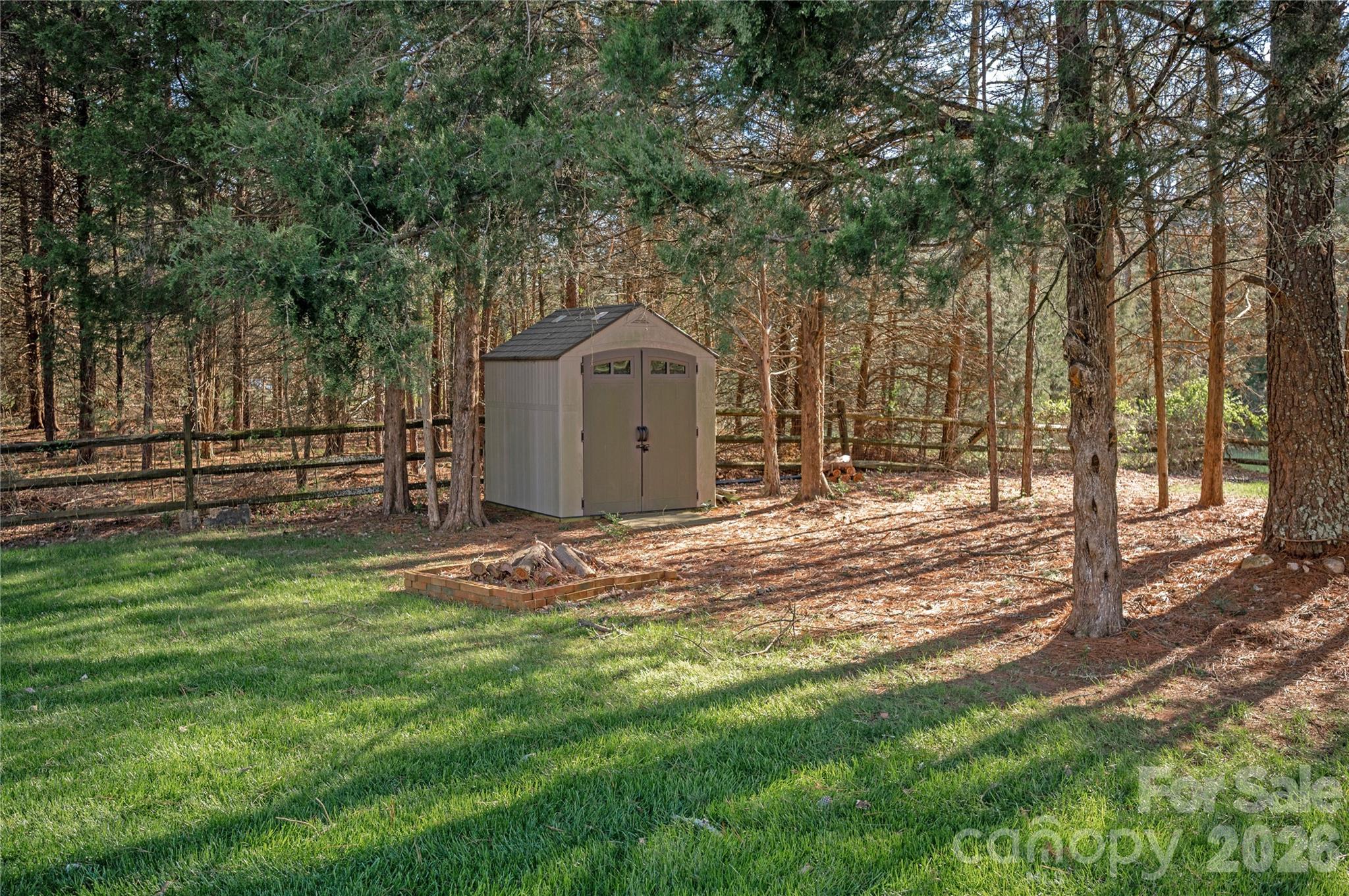 902 Applegate Parkway