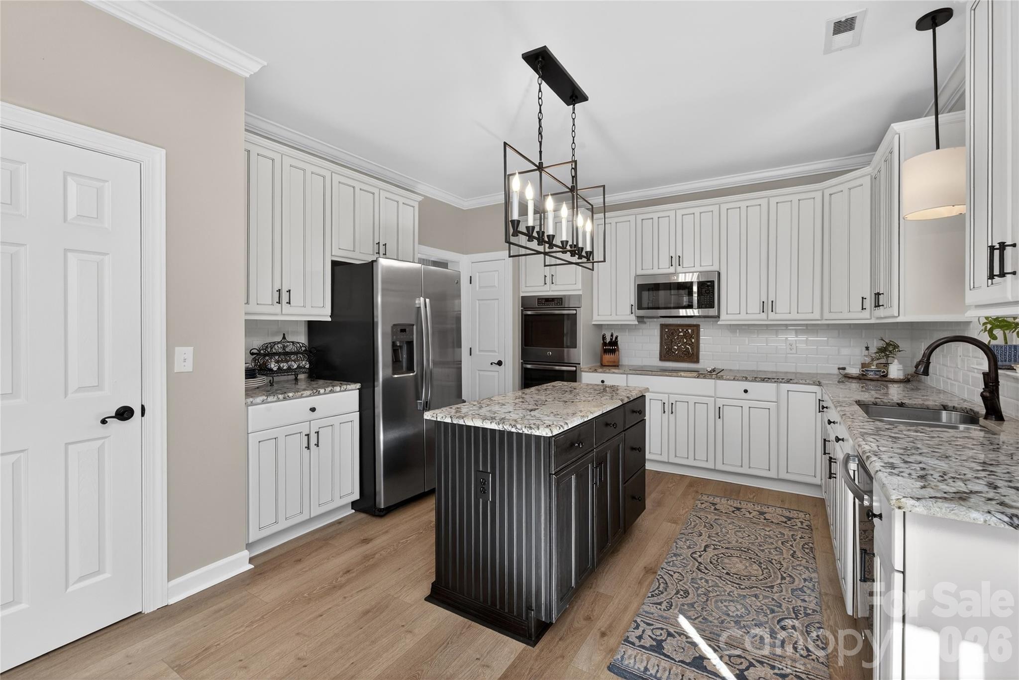 902 Applegate Parkway