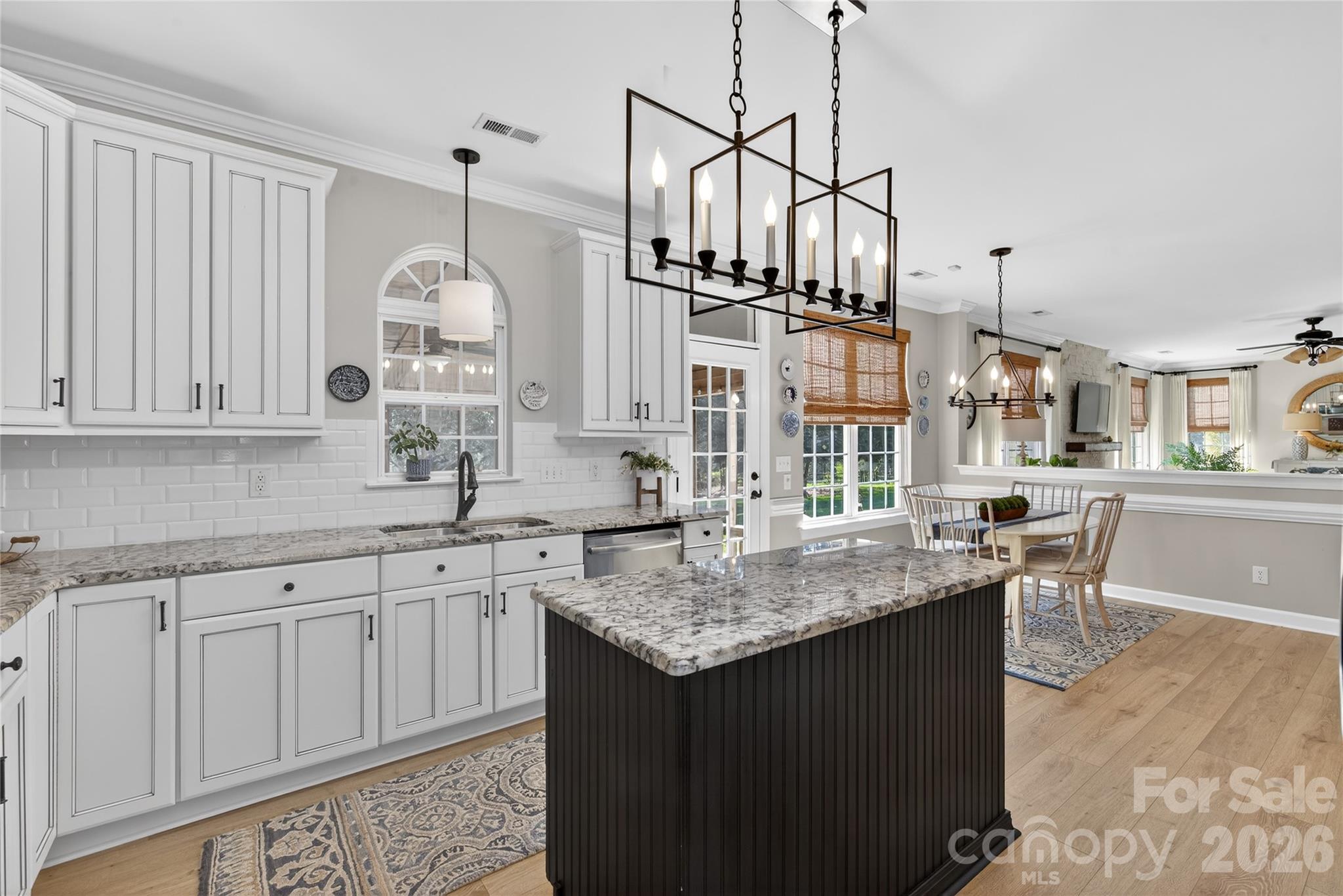 902 Applegate Parkway