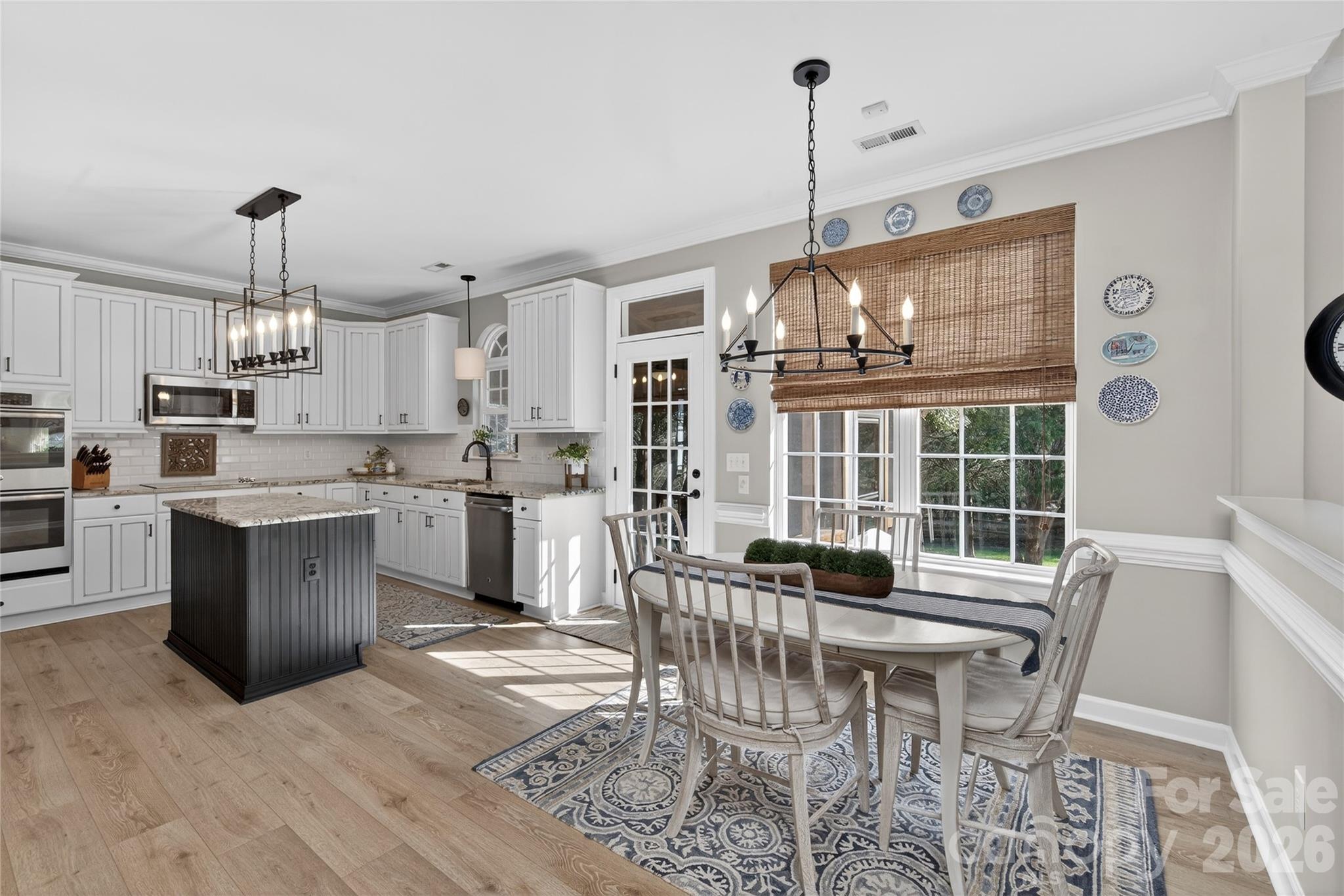 902 Applegate Parkway