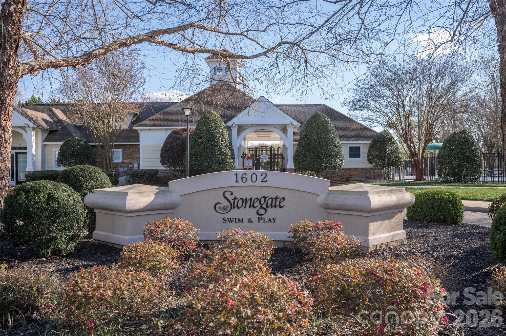 902 Applegate Parkway