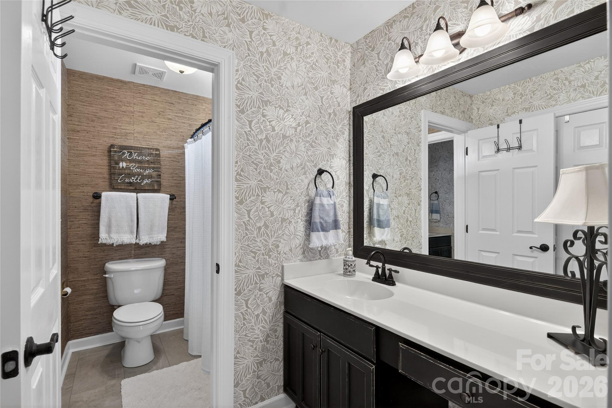 902 Applegate Parkway