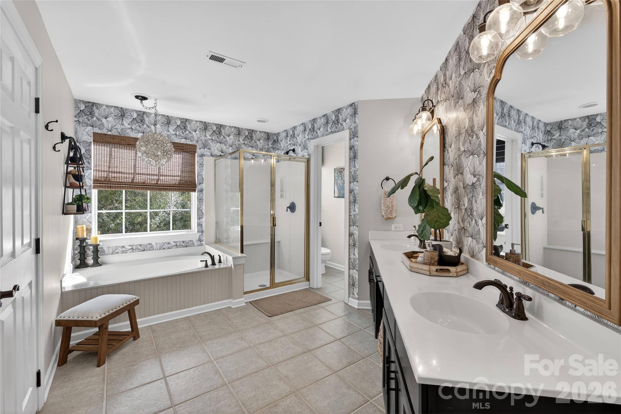 902 Applegate Parkway