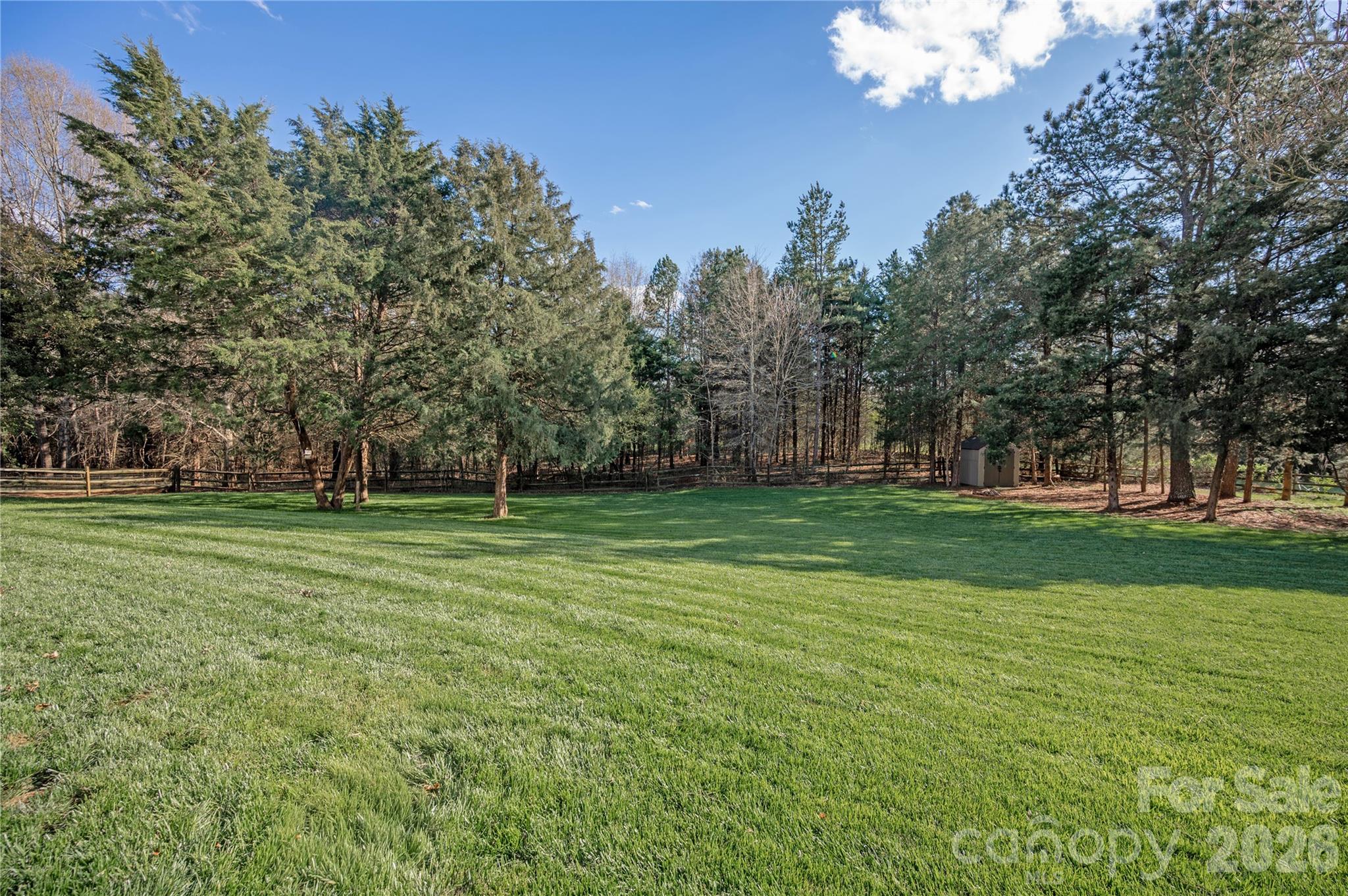 902 Applegate Parkway