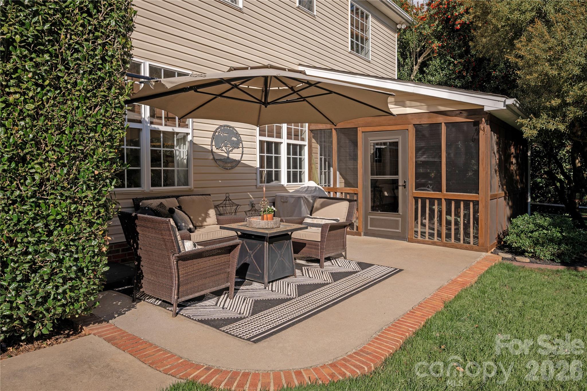 902 Applegate Parkway