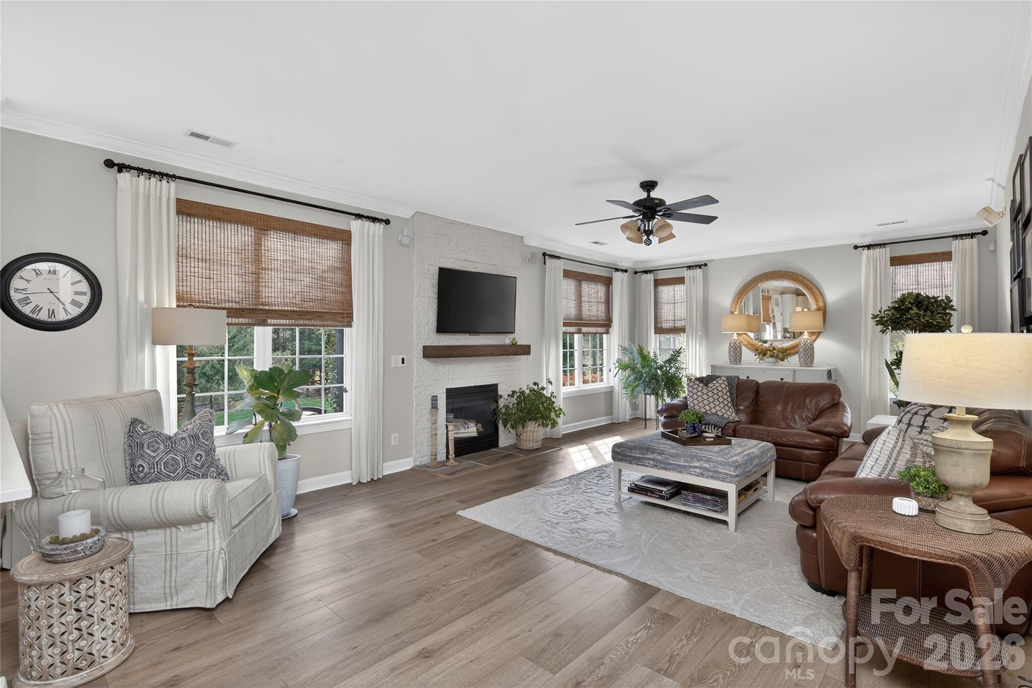 902 Applegate Parkway