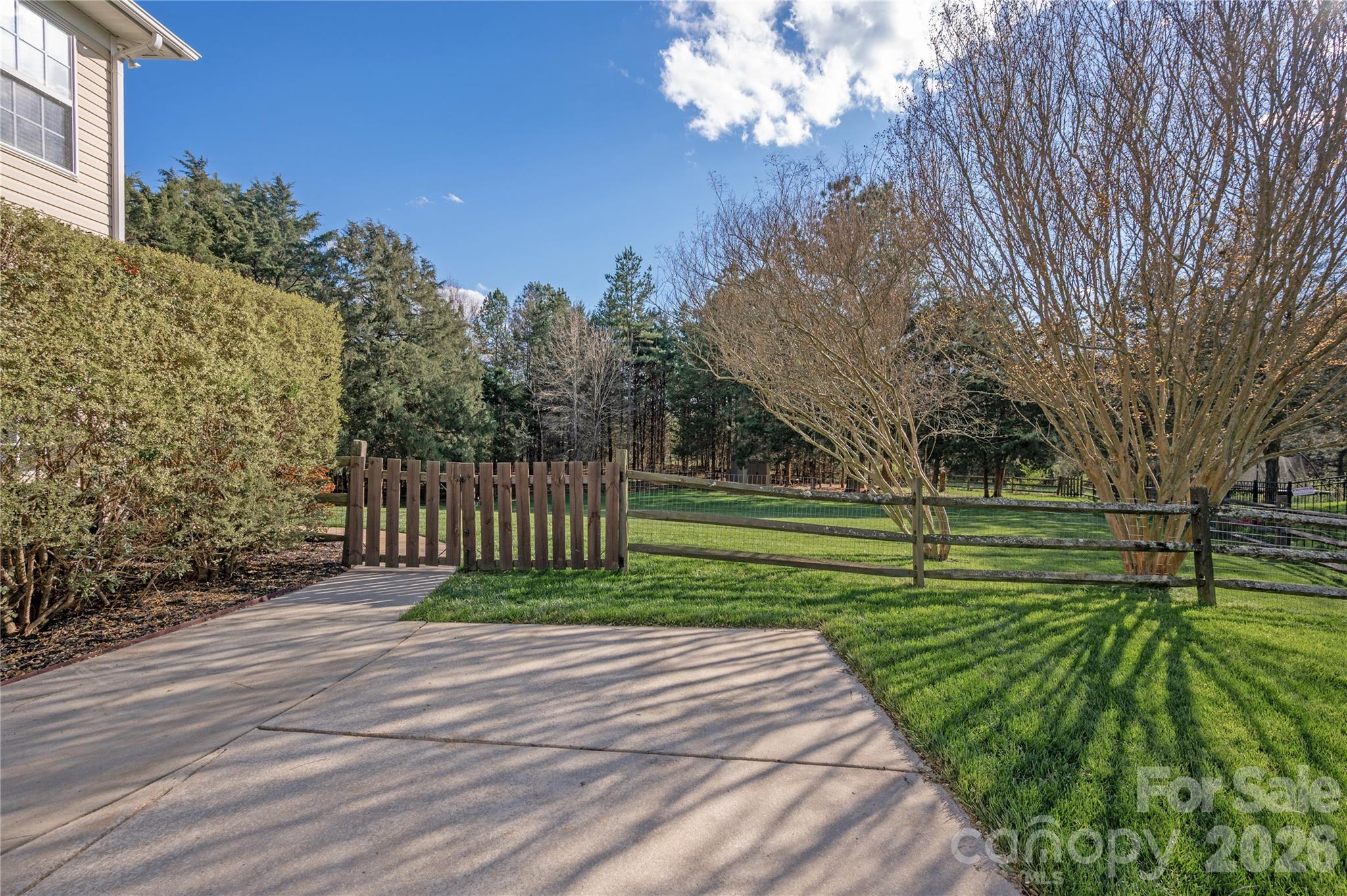 902 Applegate Parkway