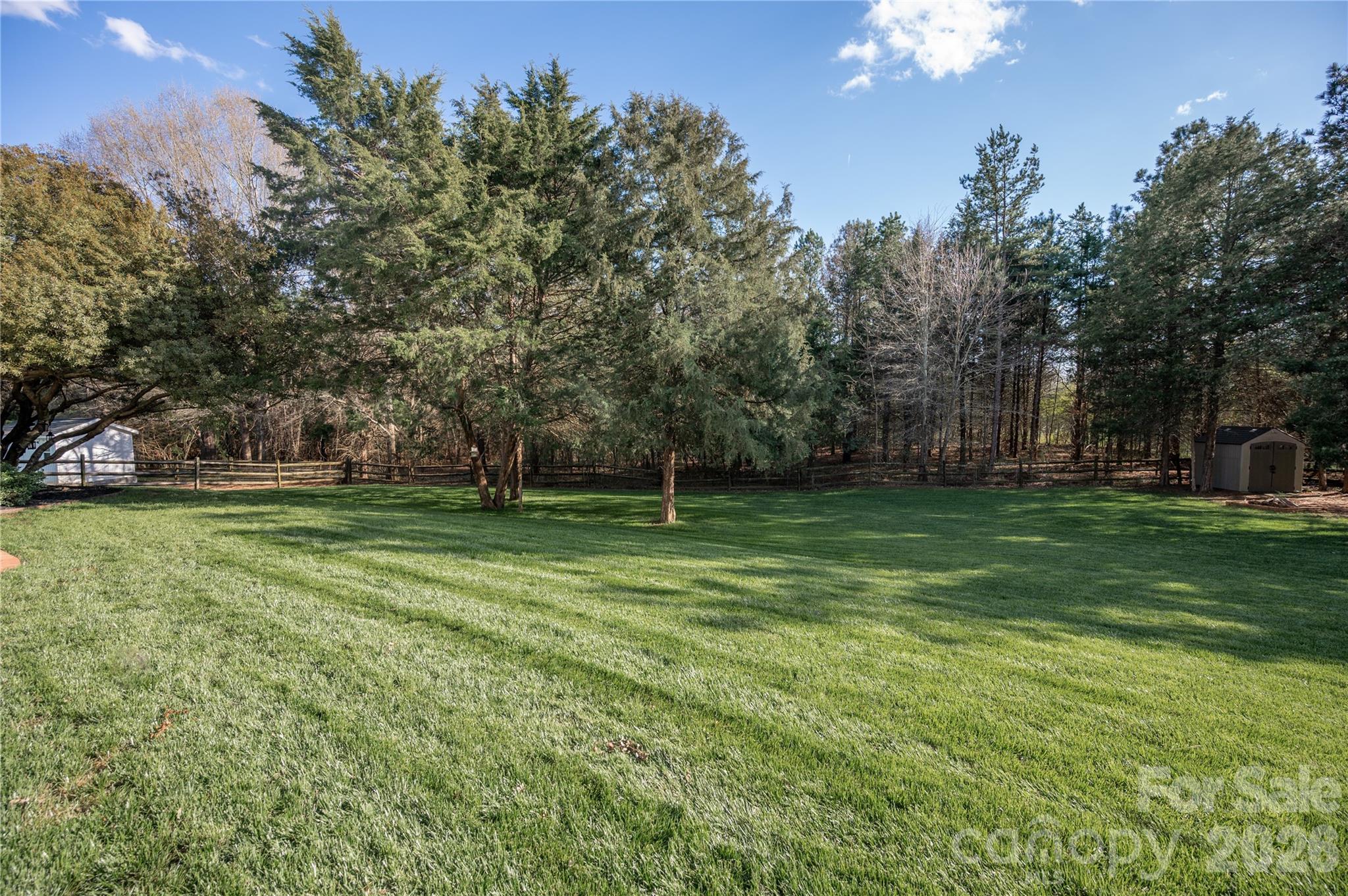 902 Applegate Parkway