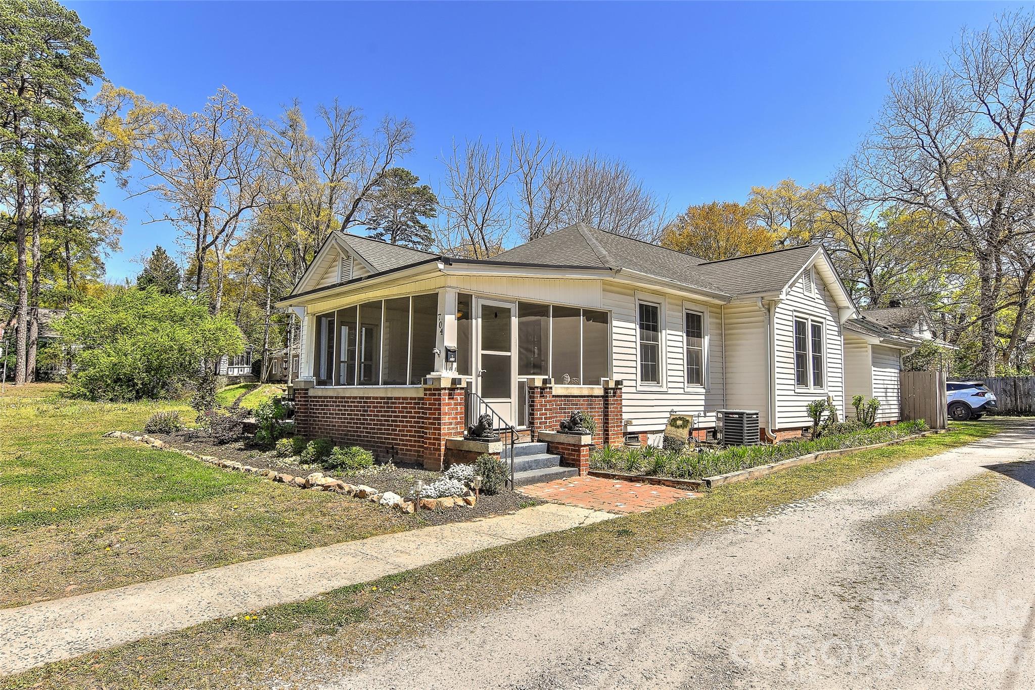 704 S Chester Street