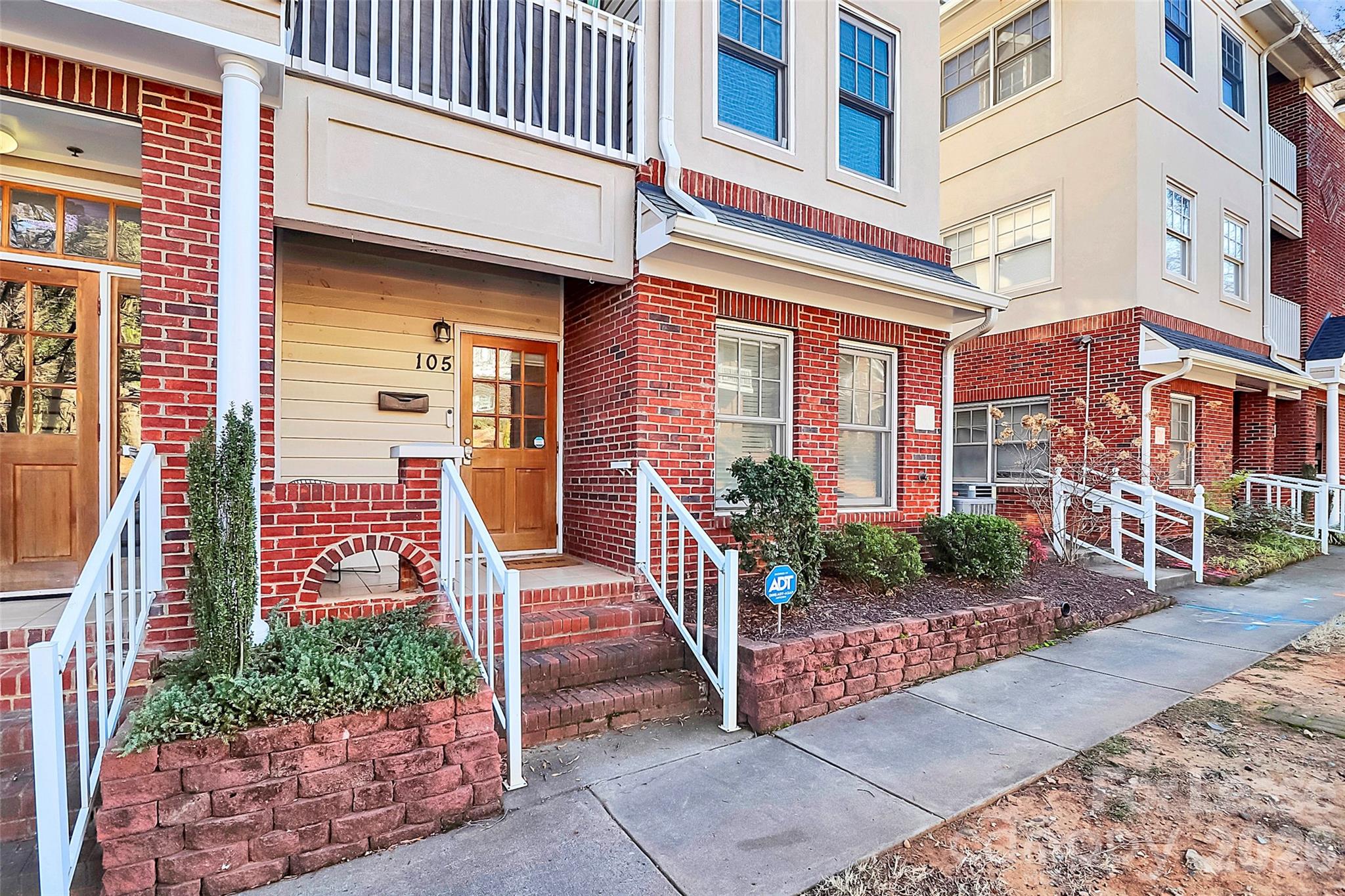 105 S Summit Avenue