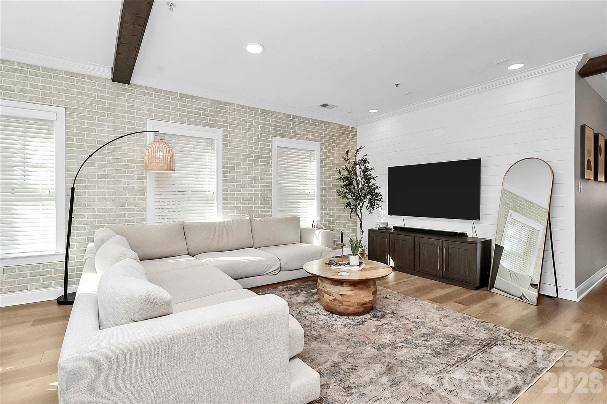 105 S Summit Avenue