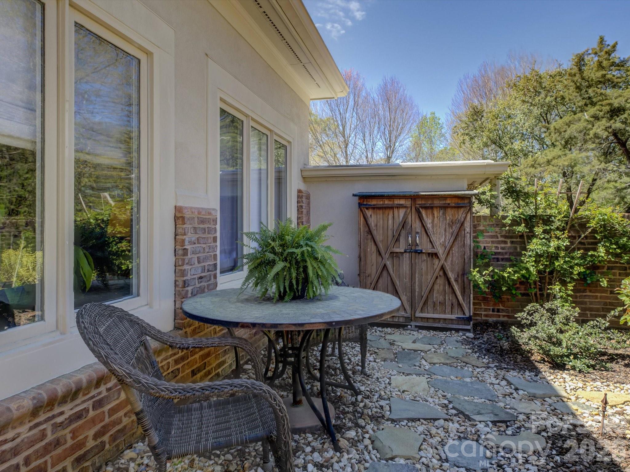 8905 Challis Hill Lane