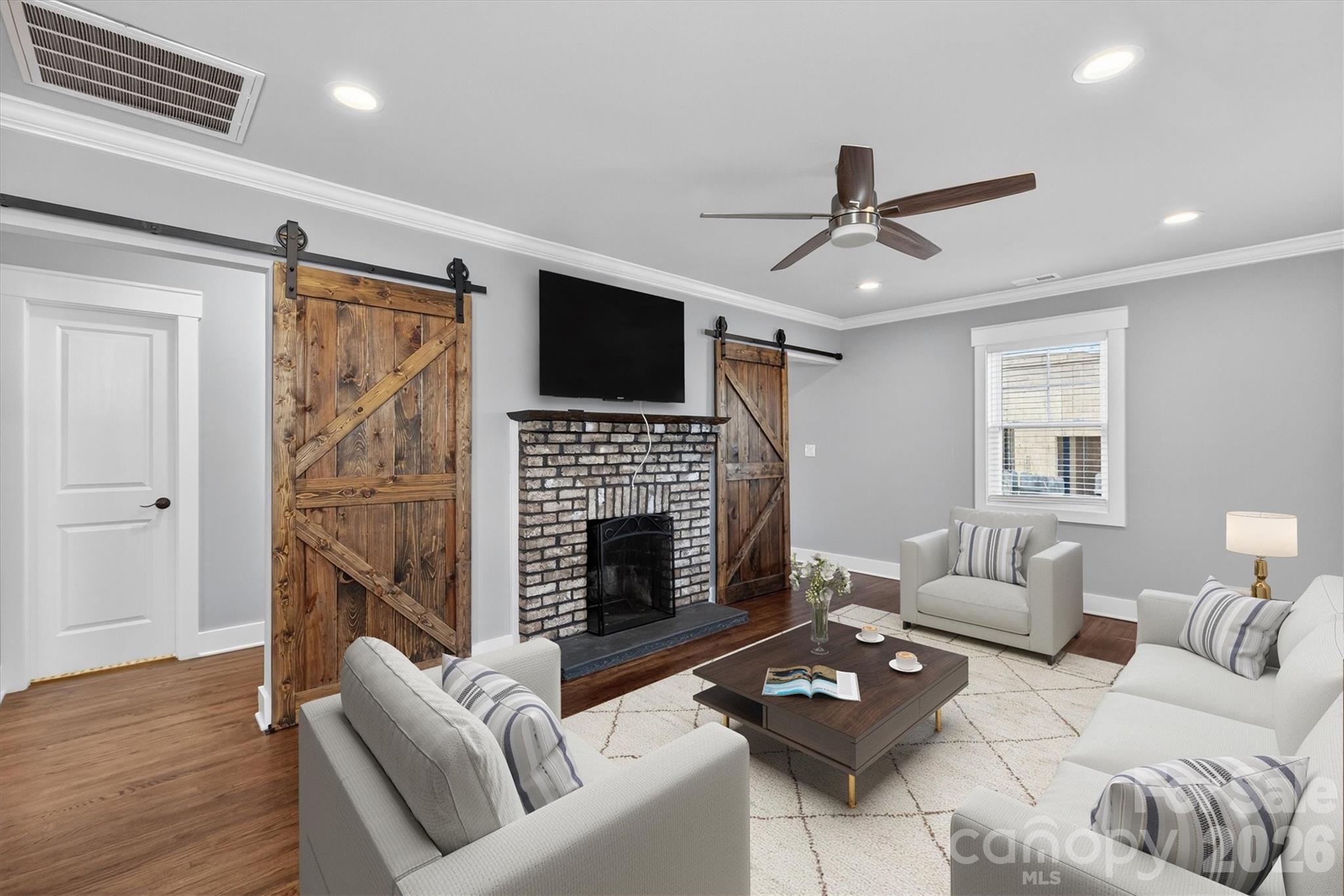 307 E Peterson Drive