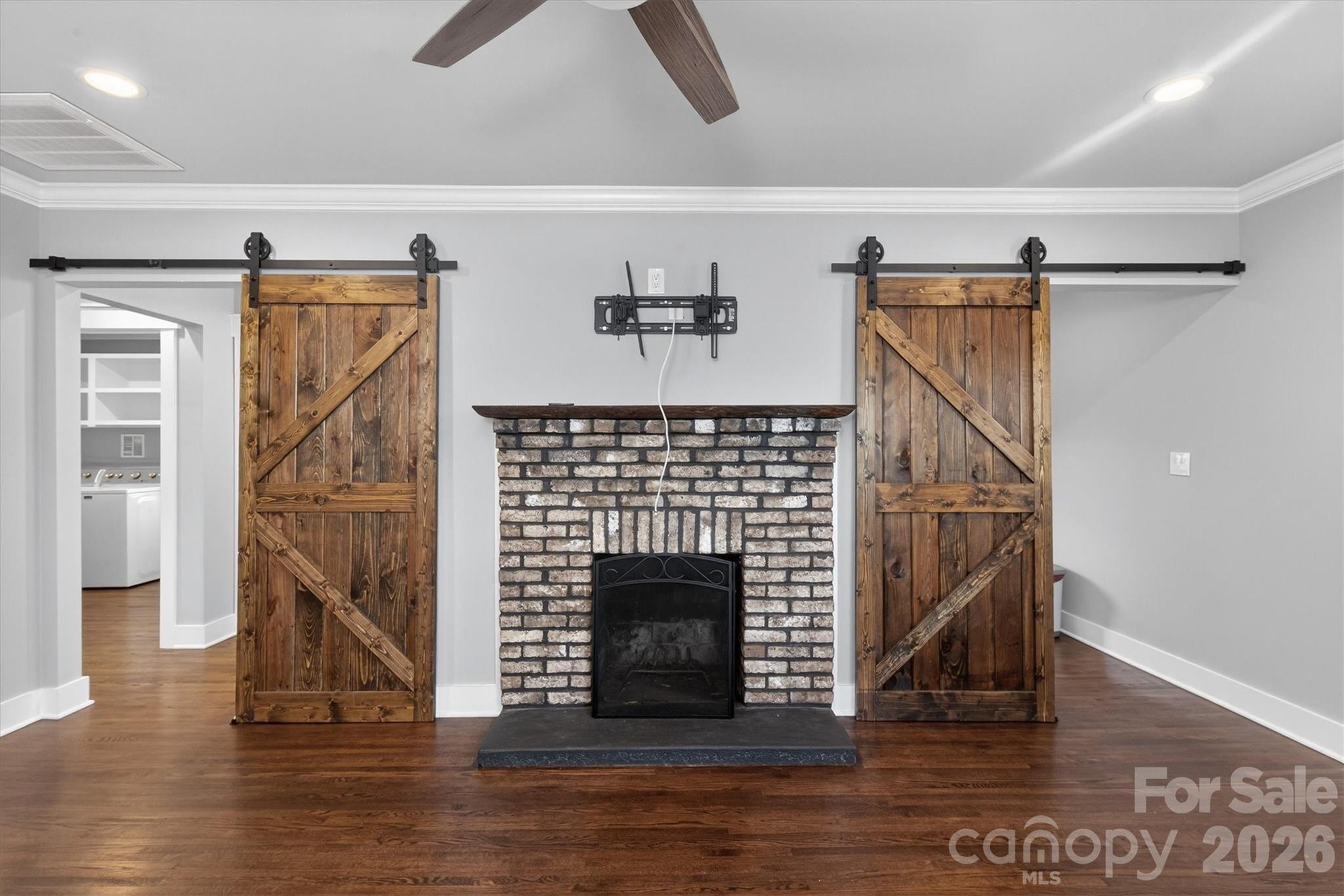 307 E Peterson Drive