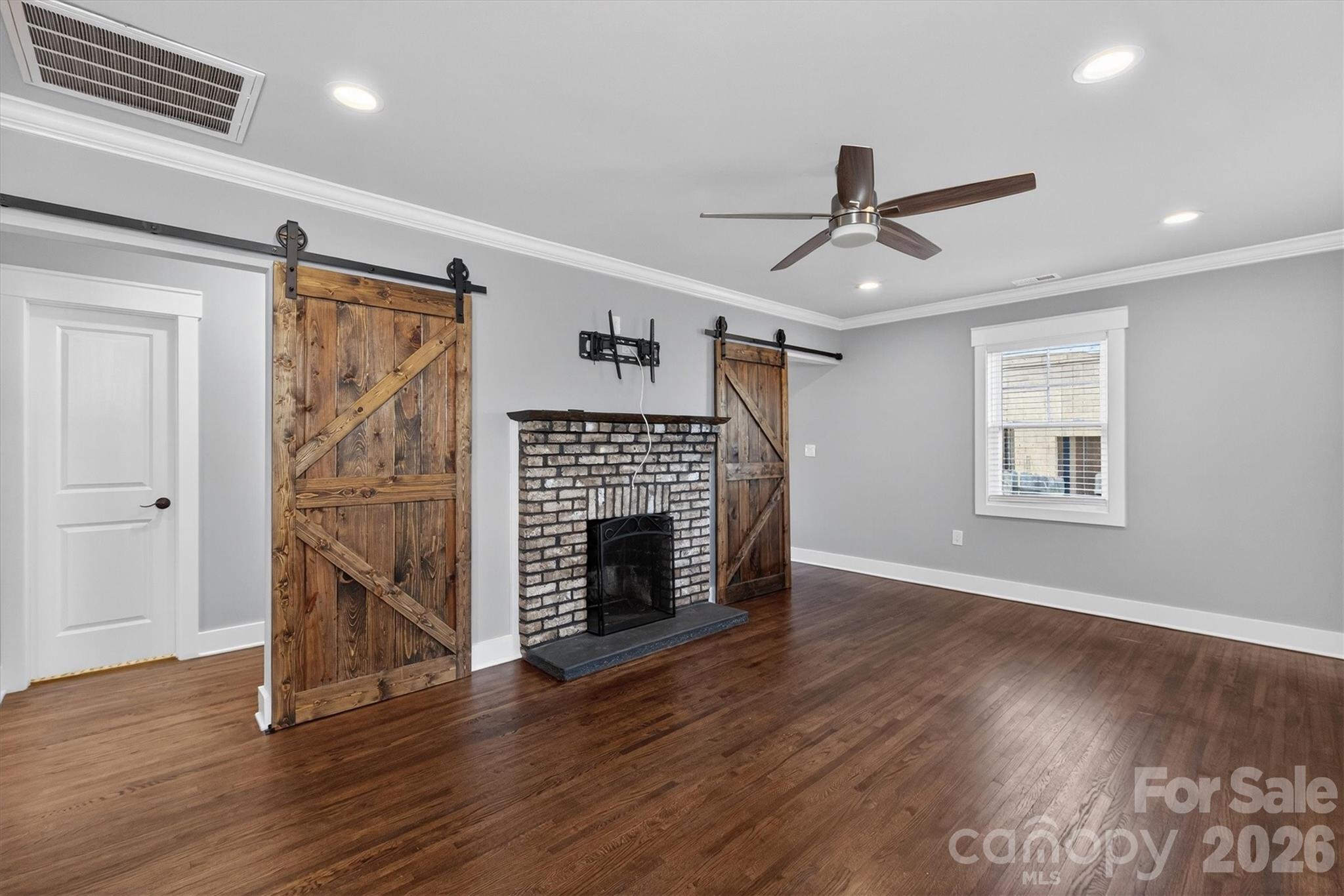 307 E Peterson Drive