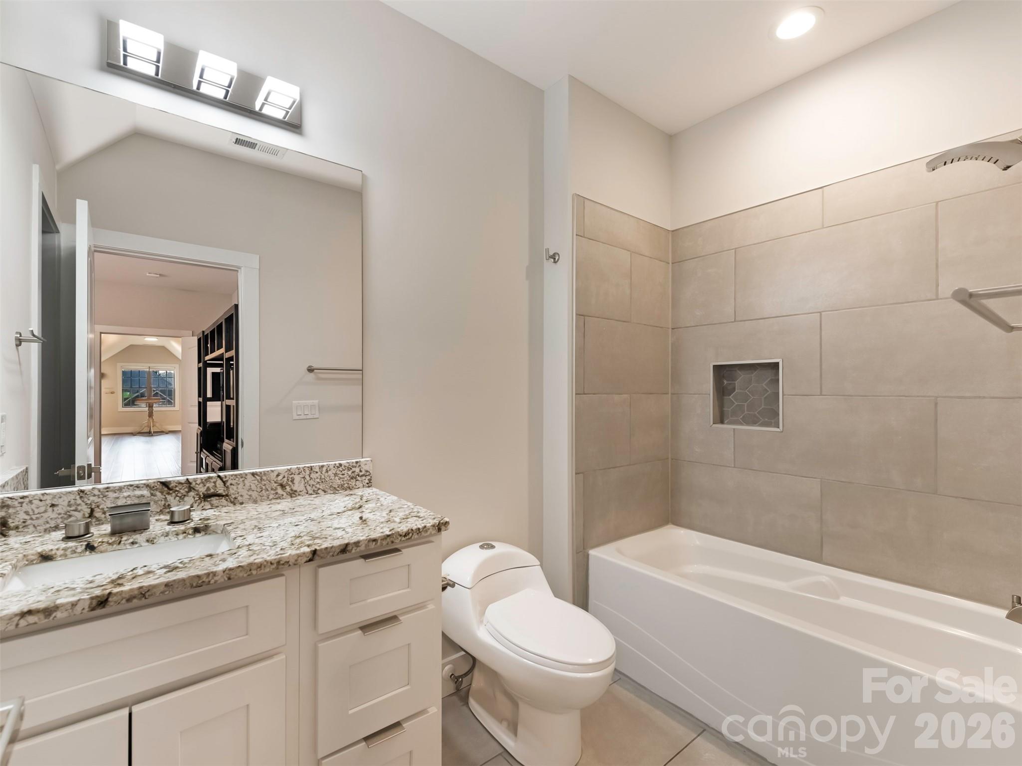 3000 Applewood Point Lane