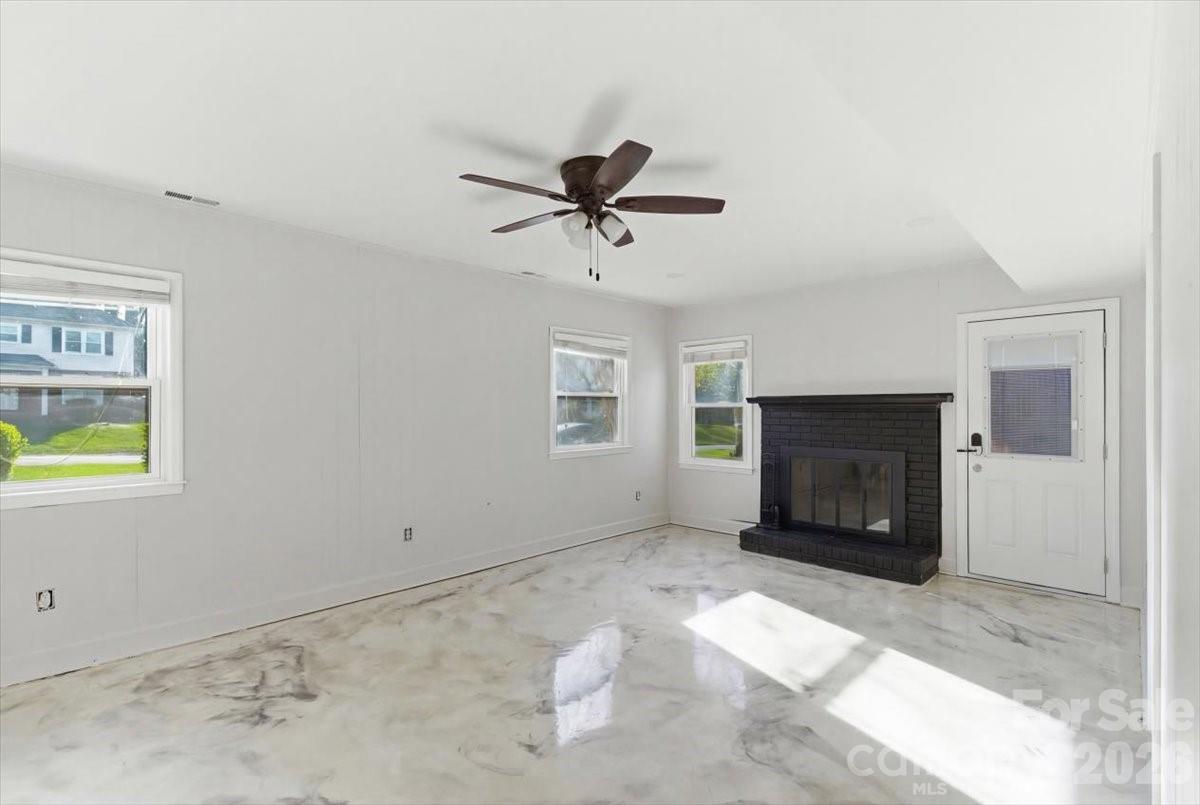 5810 Red Carriage Lane