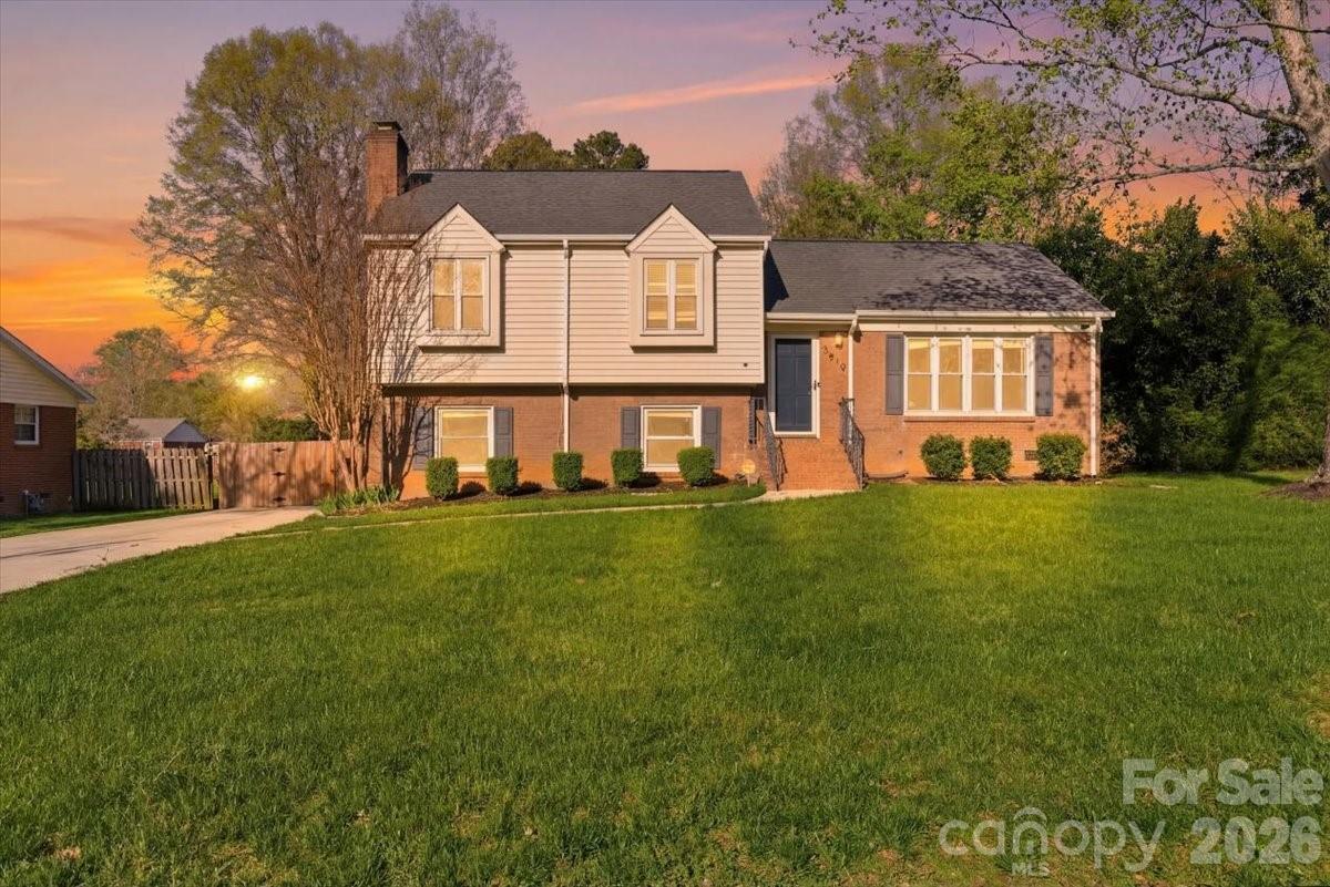 5810 Red Carriage Lane