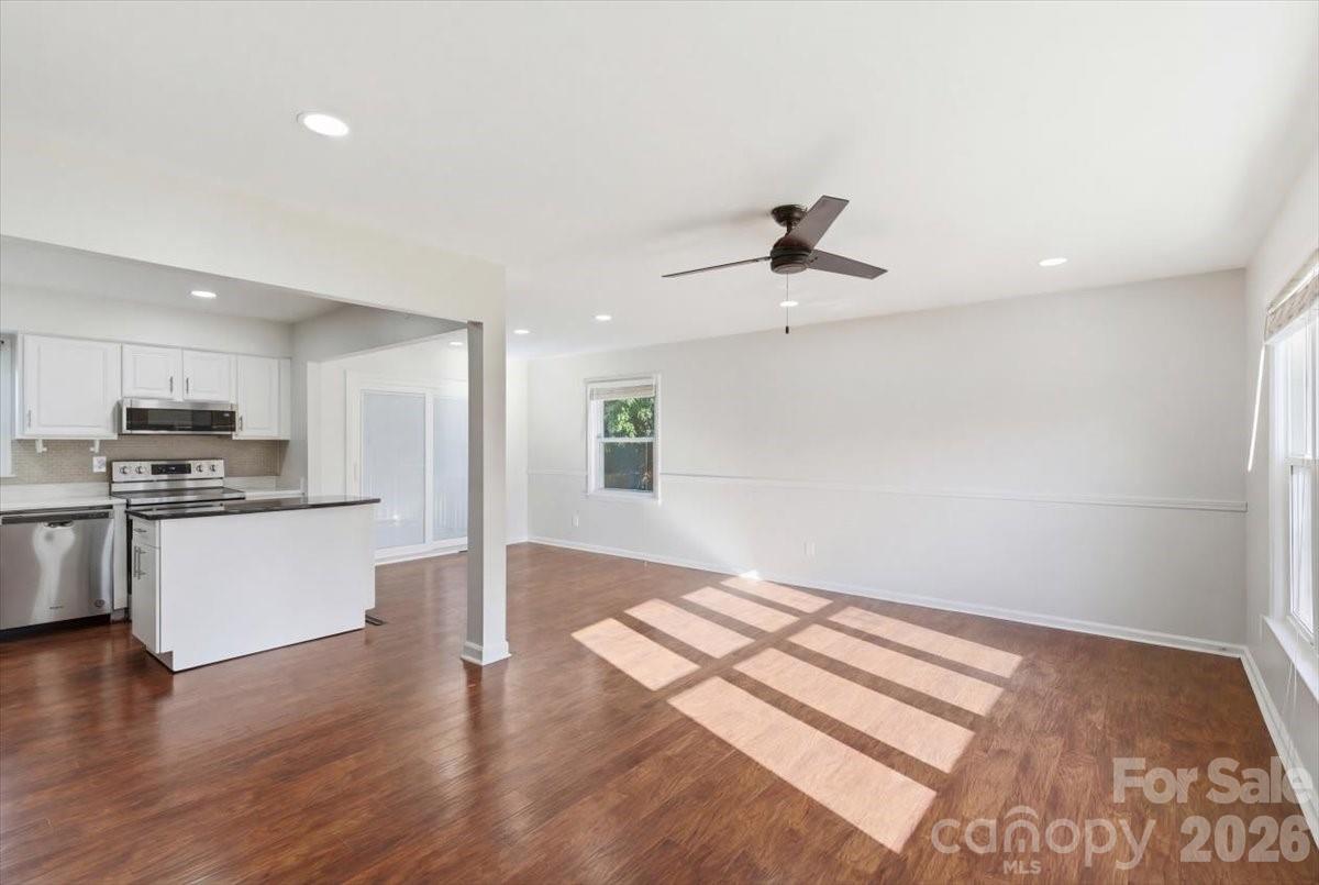 5810 Red Carriage Lane
