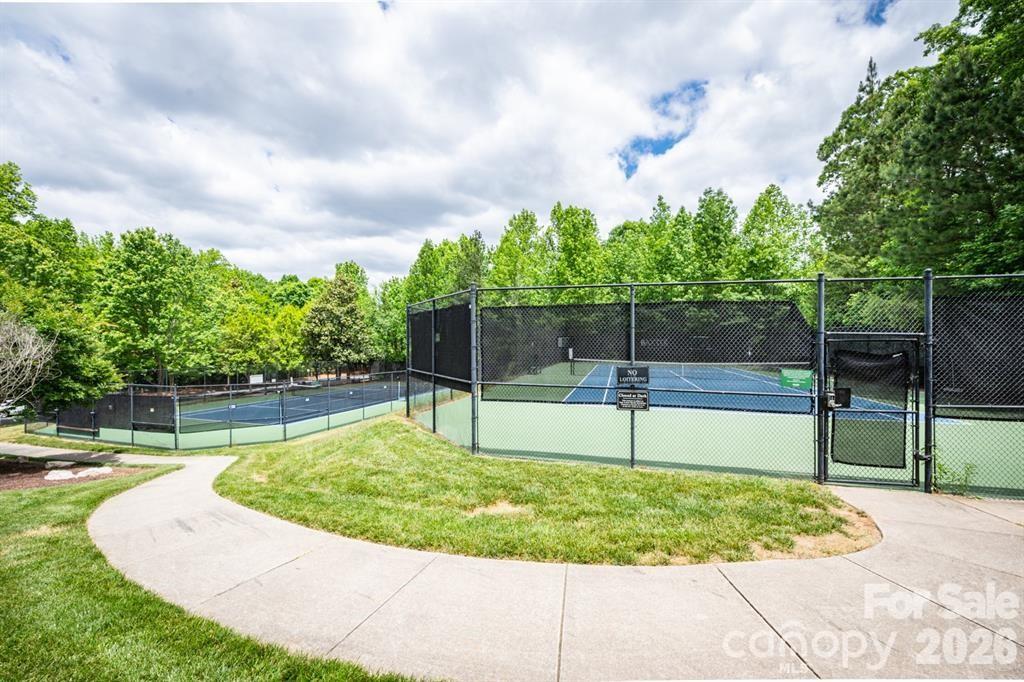 869 Stratford Run Drive