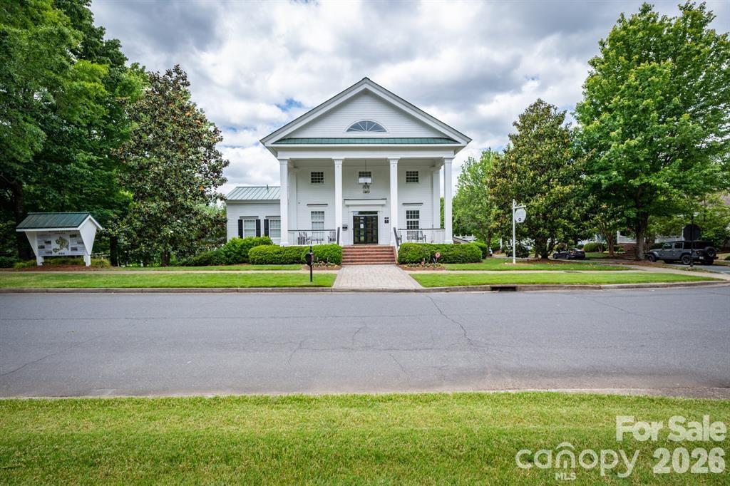 869 Stratford Run Drive