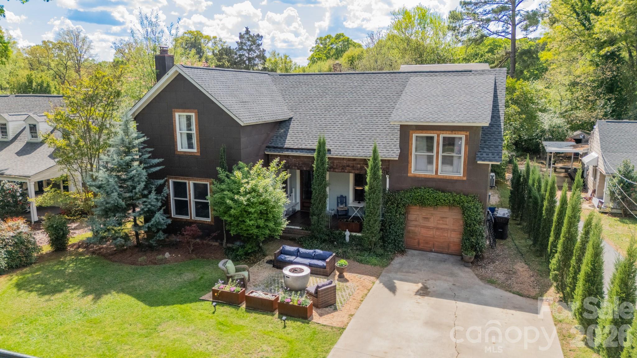 521 Forest Lane