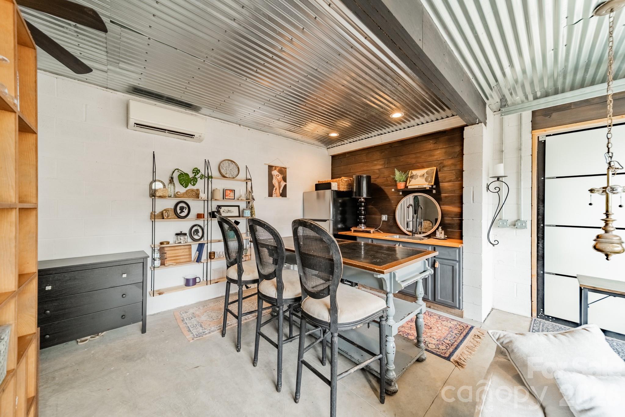 521 Forest Lane