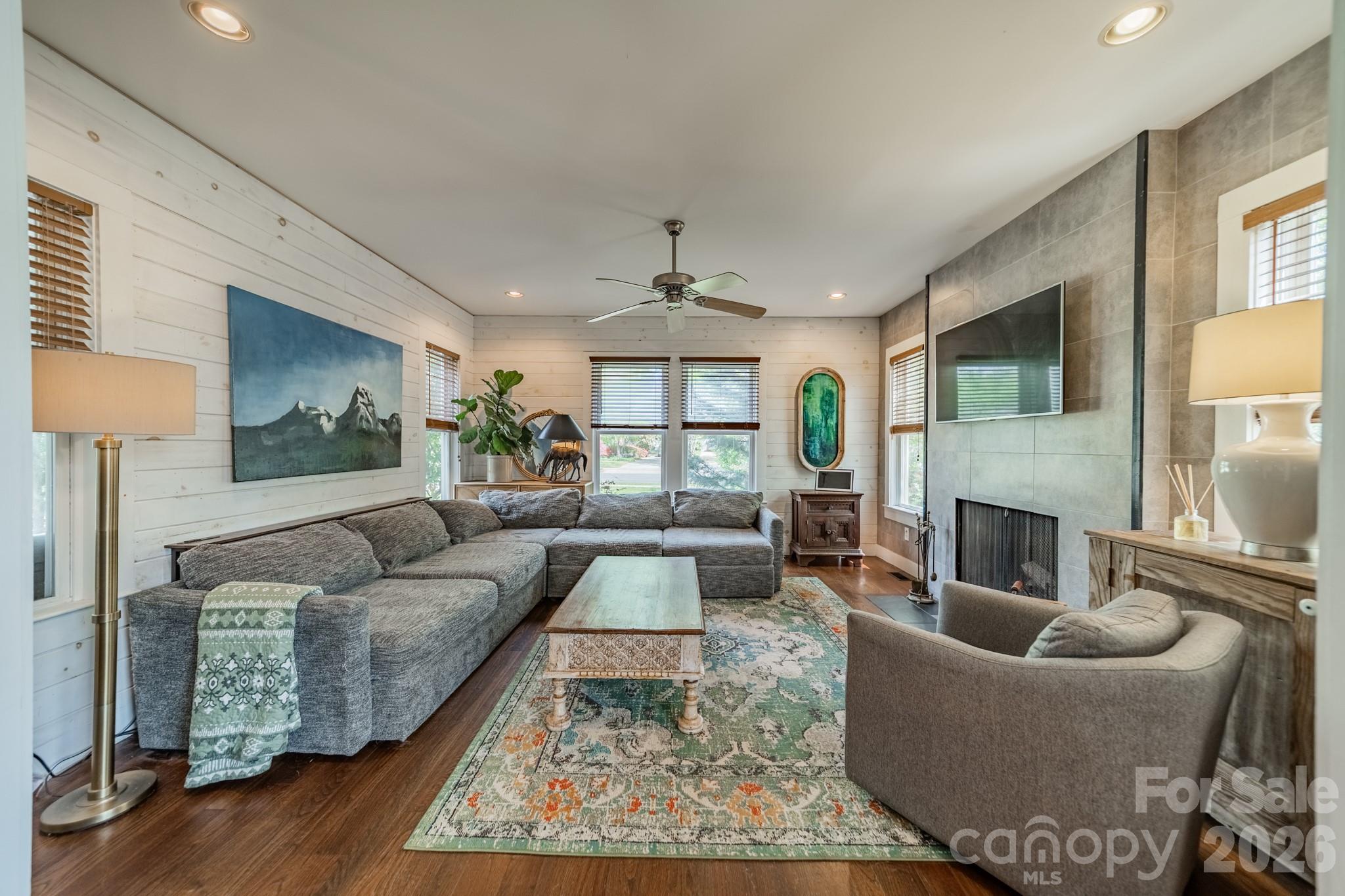 521 Forest Lane
