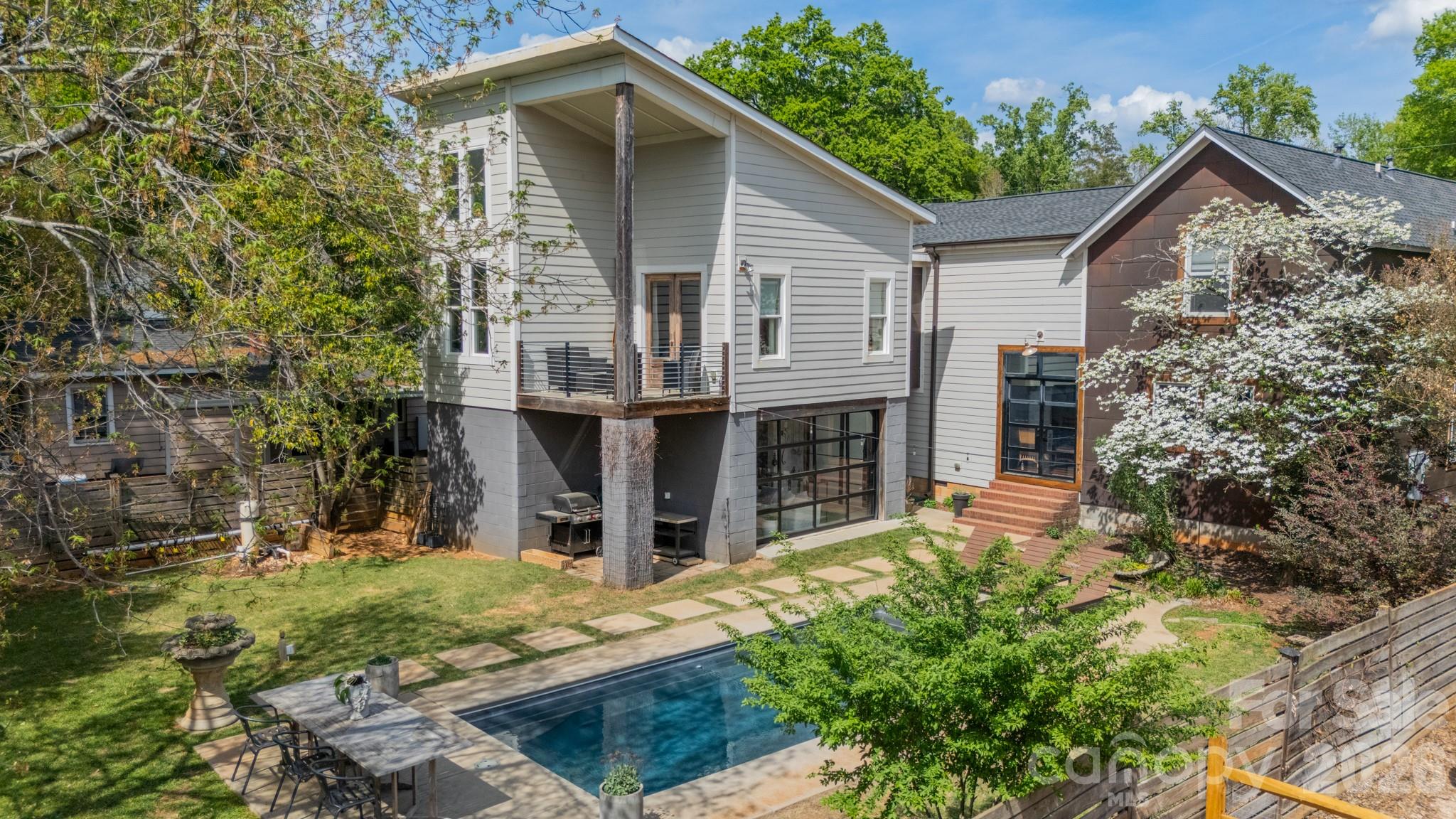 521 Forest Lane