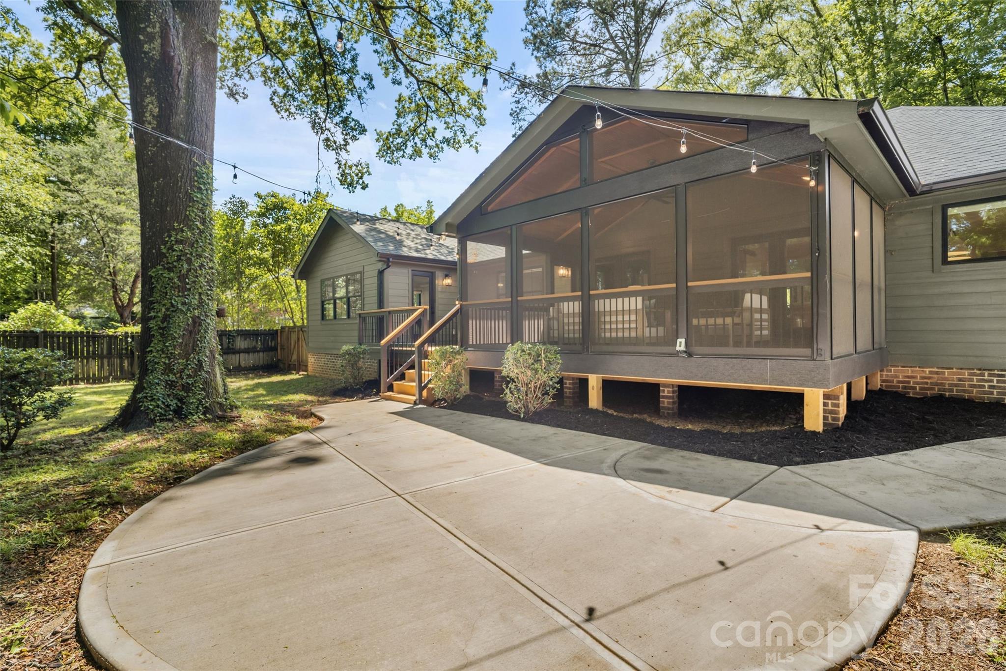 1542 Carolyn Drive