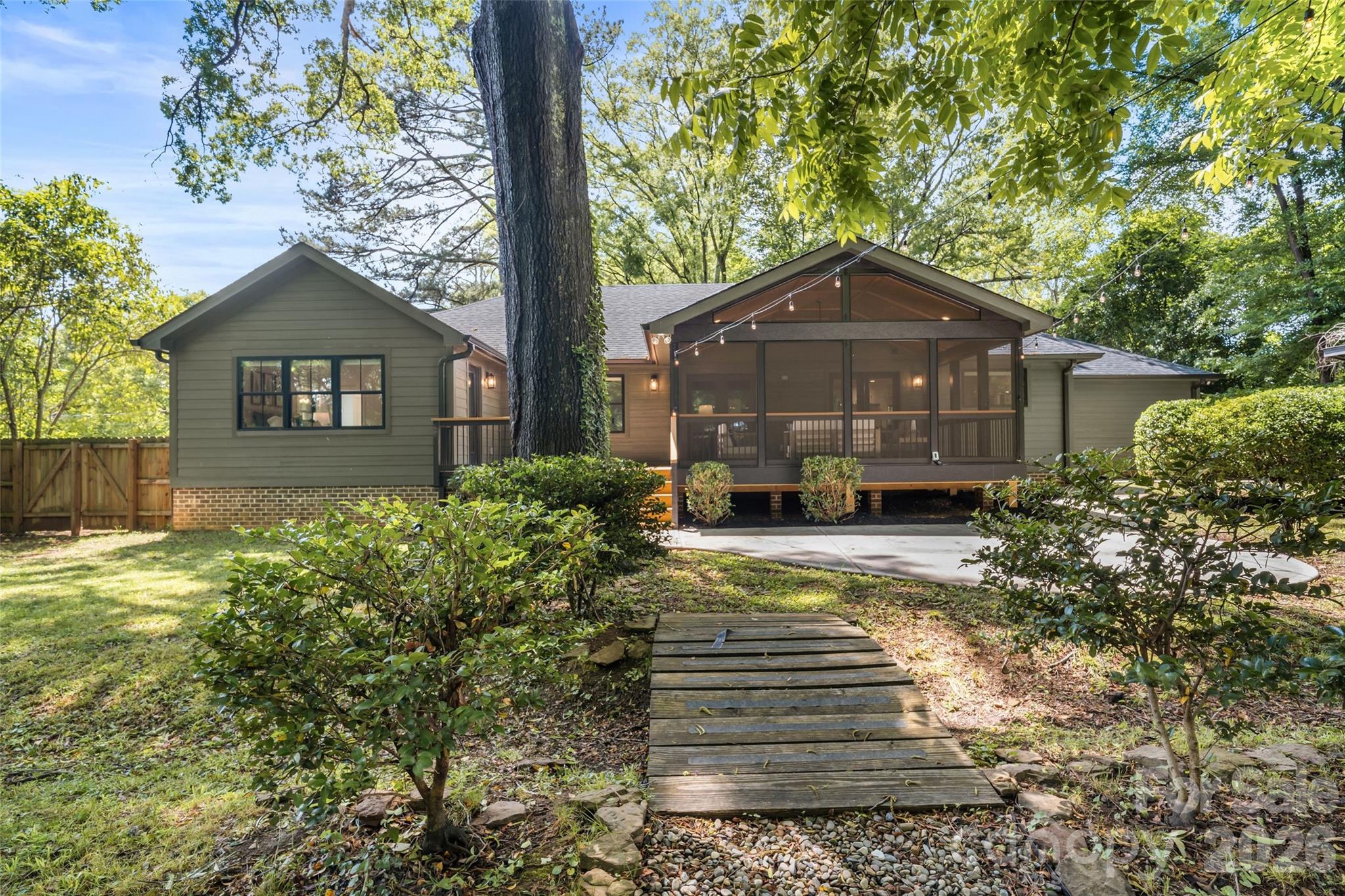 1542 Carolyn Drive