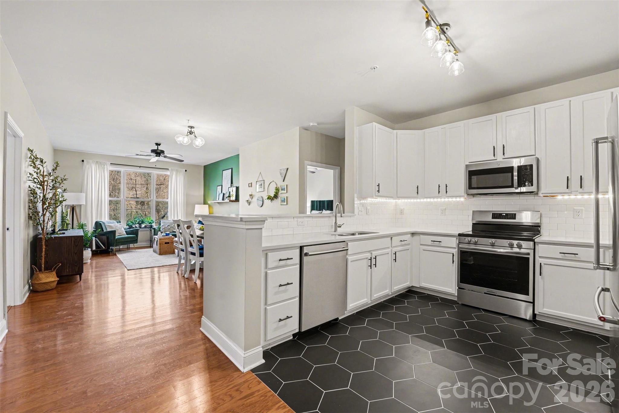 1000 E Woodlawn Road Unit: 111