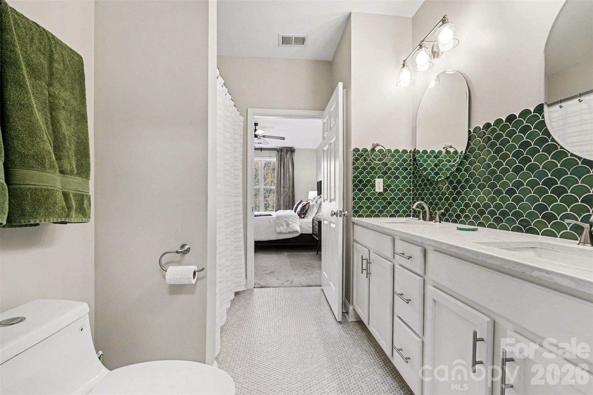 1000 E Woodlawn Road Unit: 111