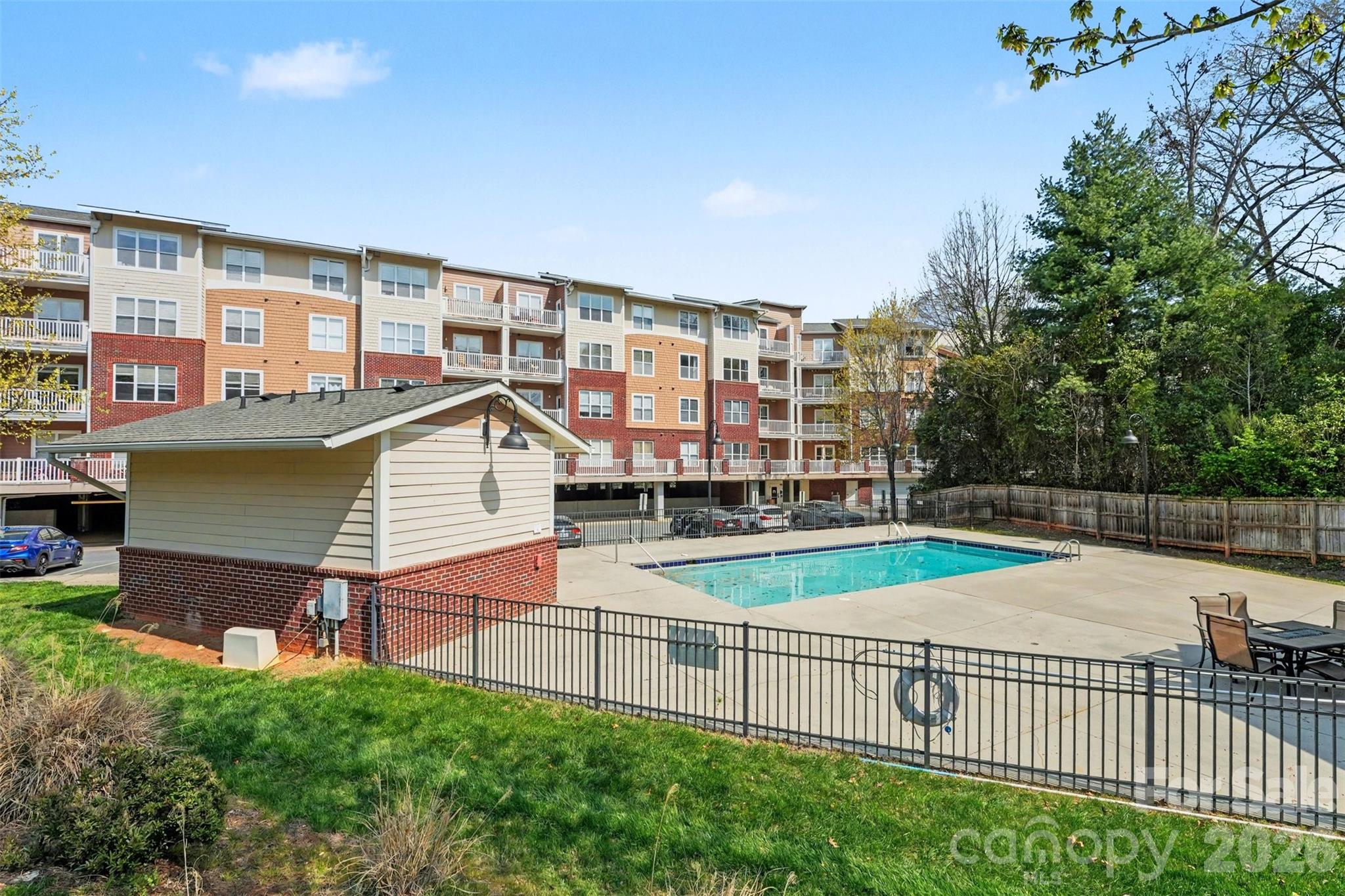 1000 E Woodlawn Road Unit: 111