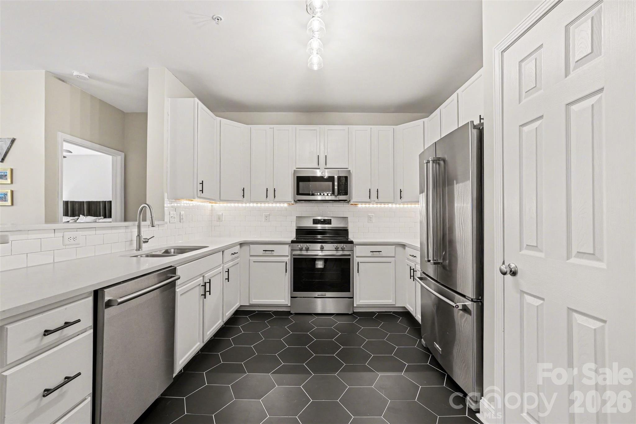 1000 E Woodlawn Road Unit: 111