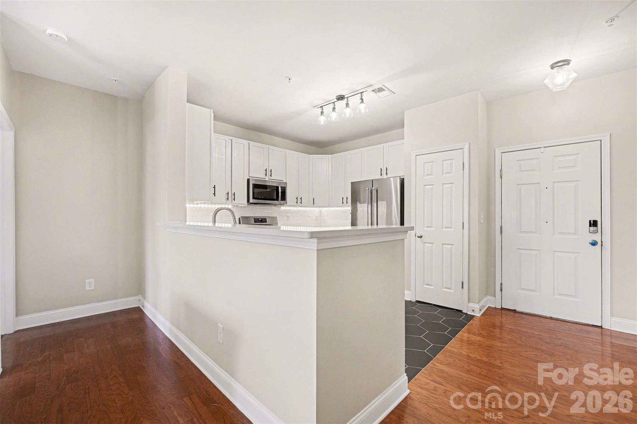 1000 E Woodlawn Road Unit: 111