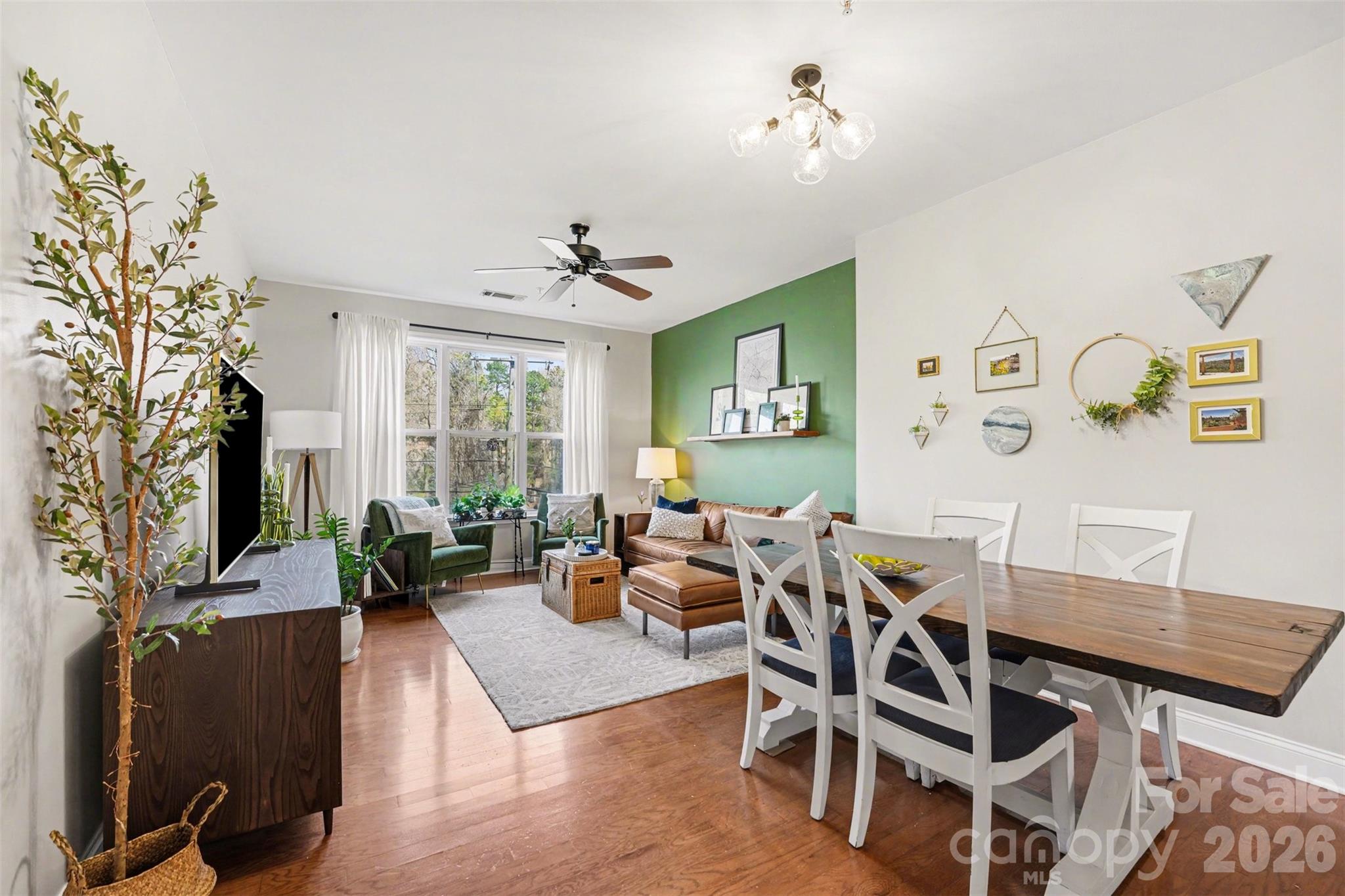 1000 E Woodlawn Road Unit: 111