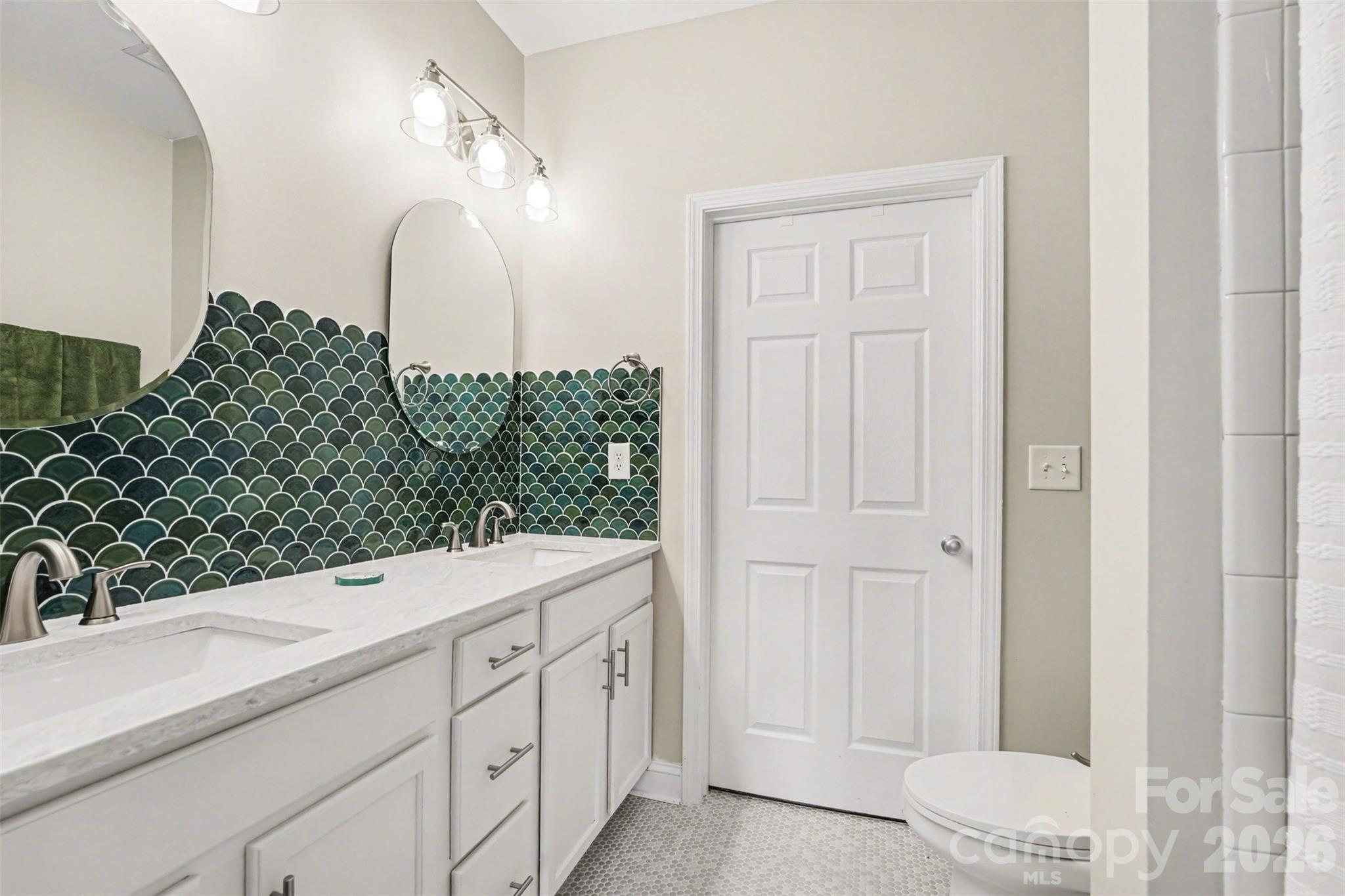 1000 E Woodlawn Road Unit: 111