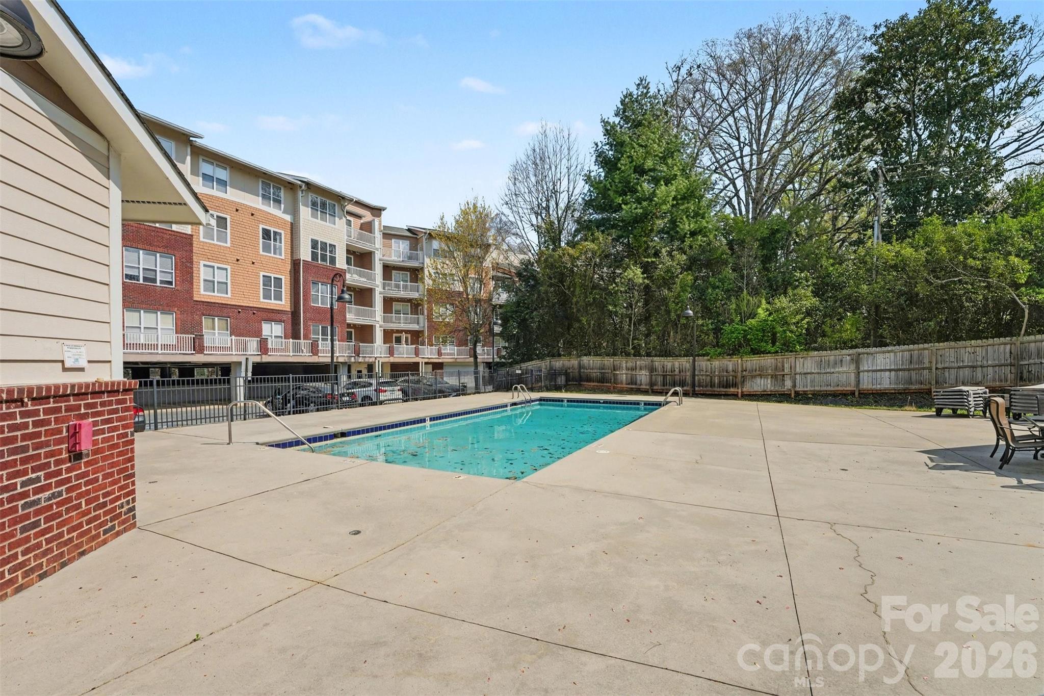 1000 E Woodlawn Road Unit: 111