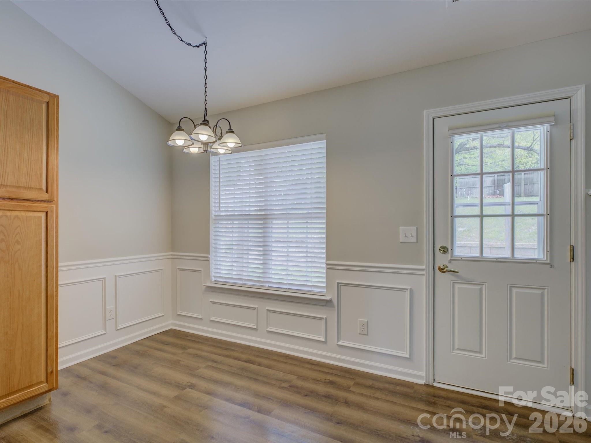 1530 Hollythorne Drive