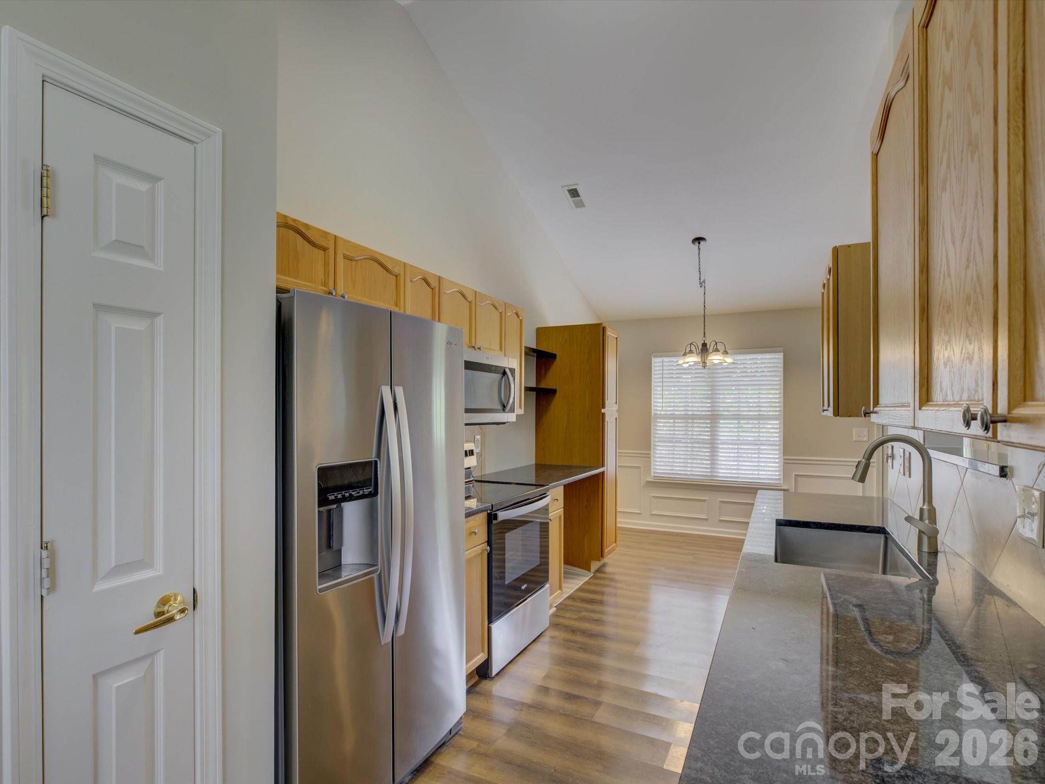 1530 Hollythorne Drive